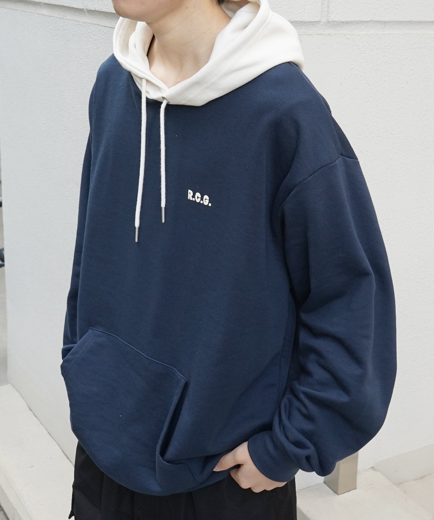 【RED CAP GIRL】24SS ビッグシルエット フロント発泡プリントプルオーバーパーカー
