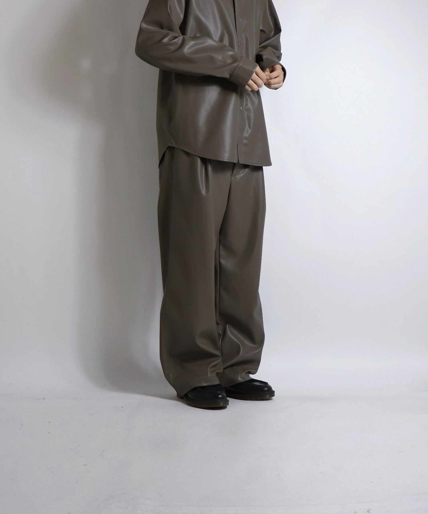 【セットアップ対応】シンセティックレザーワイドパンツ