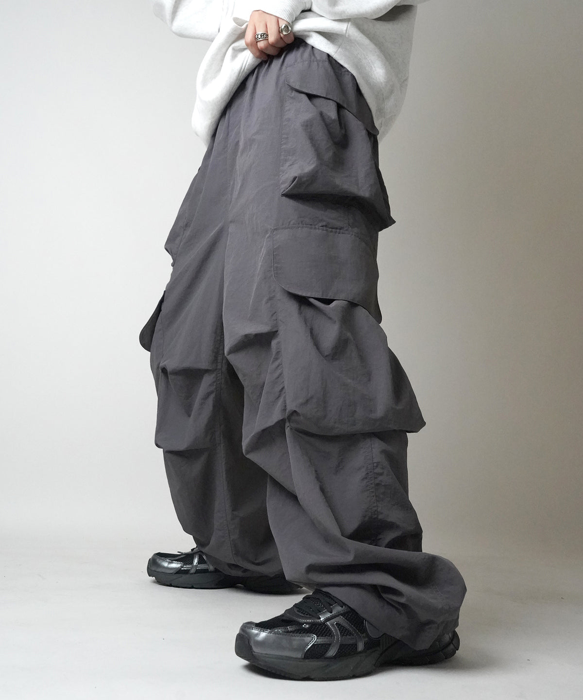 【Labordi】マルチポケット ナイロンカーゴパンツ 裾ドローコード ワイドパンツ