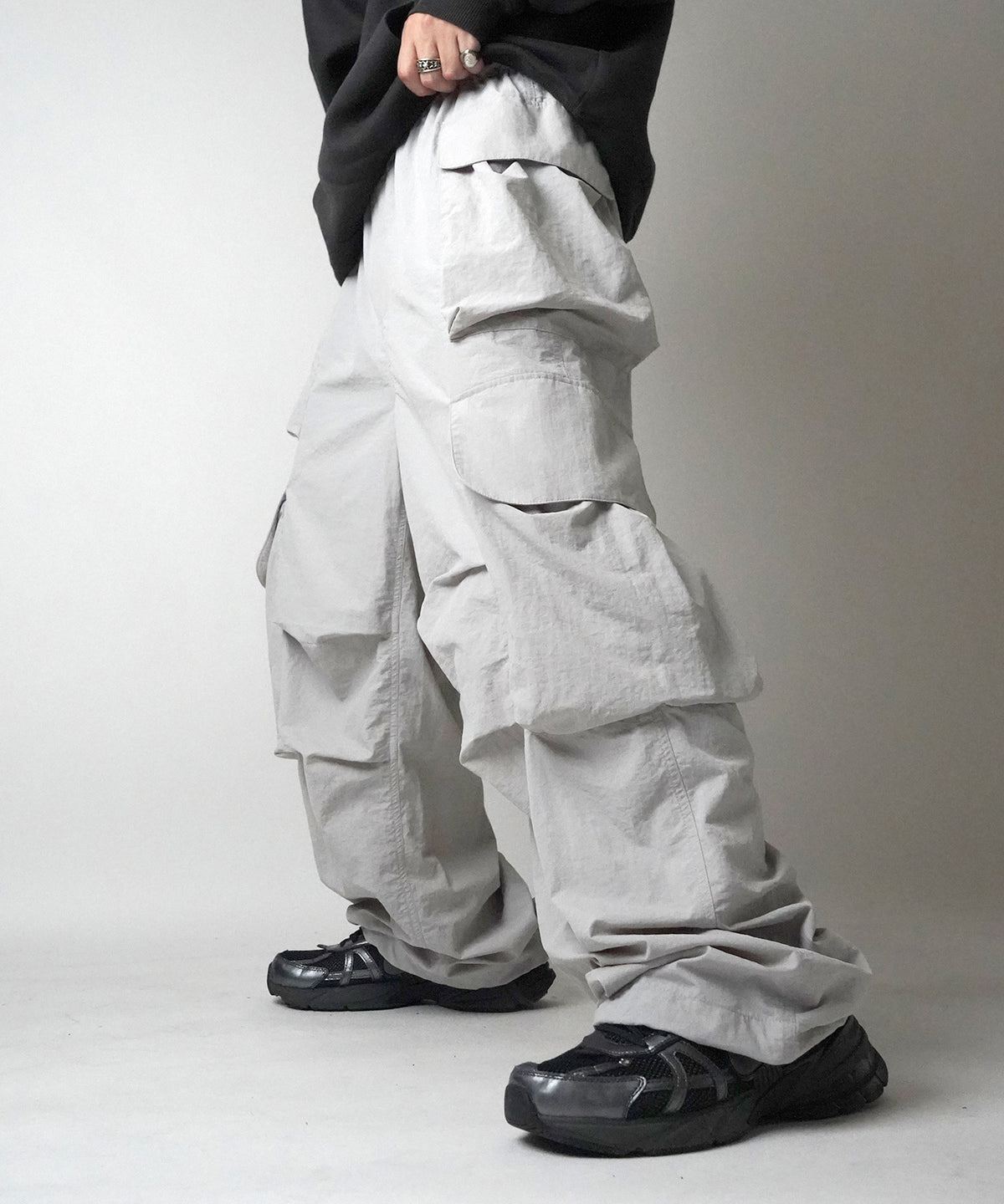 【Labordi】マルチポケット ナイロンカーゴパンツ 裾ドローコード ワイドパンツ