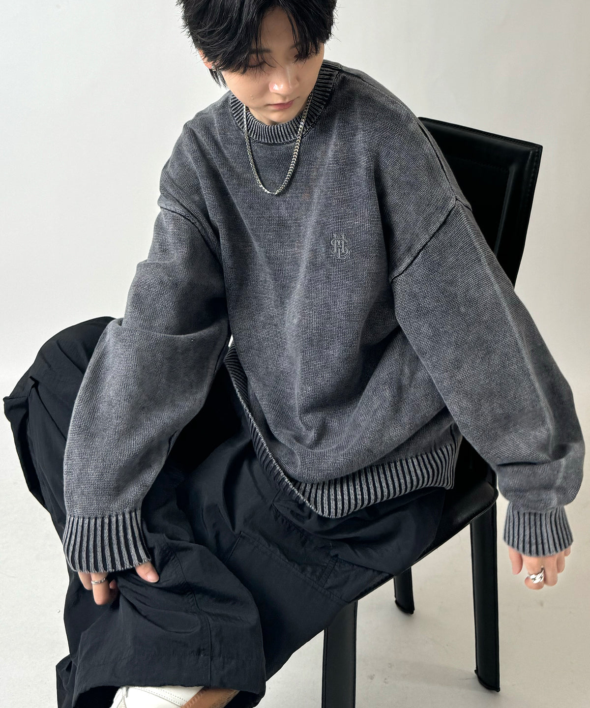 ヴィンテージライク ピグメント加工 ビッグシルエット ワンポイント刺繍 レトロプルオーバーニット