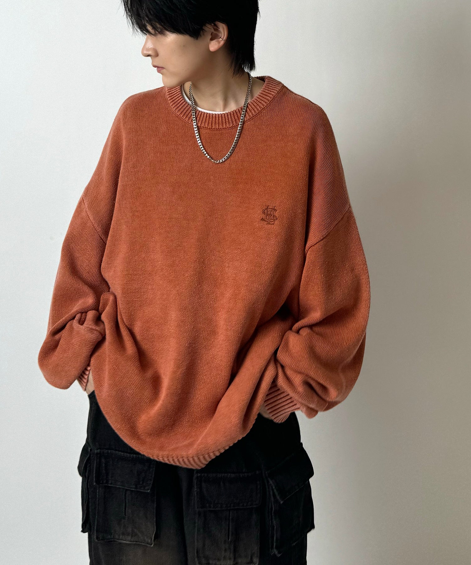 ヴィンテージライク ピグメント加工 ビッグシルエット ワンポイント刺繍 レトロプルオーバーニット