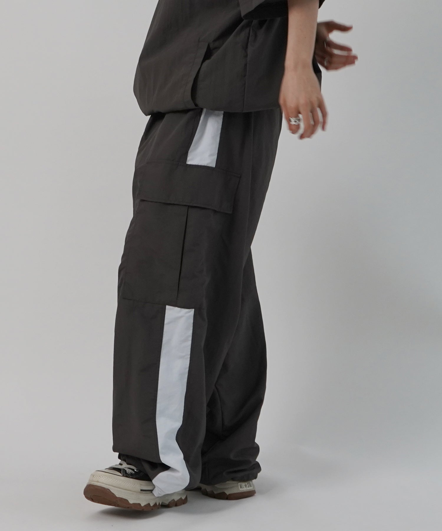 25SS セットアップ対応 ドロスト サイドライン ナイロンカーゴパンツ ワイドパンツ