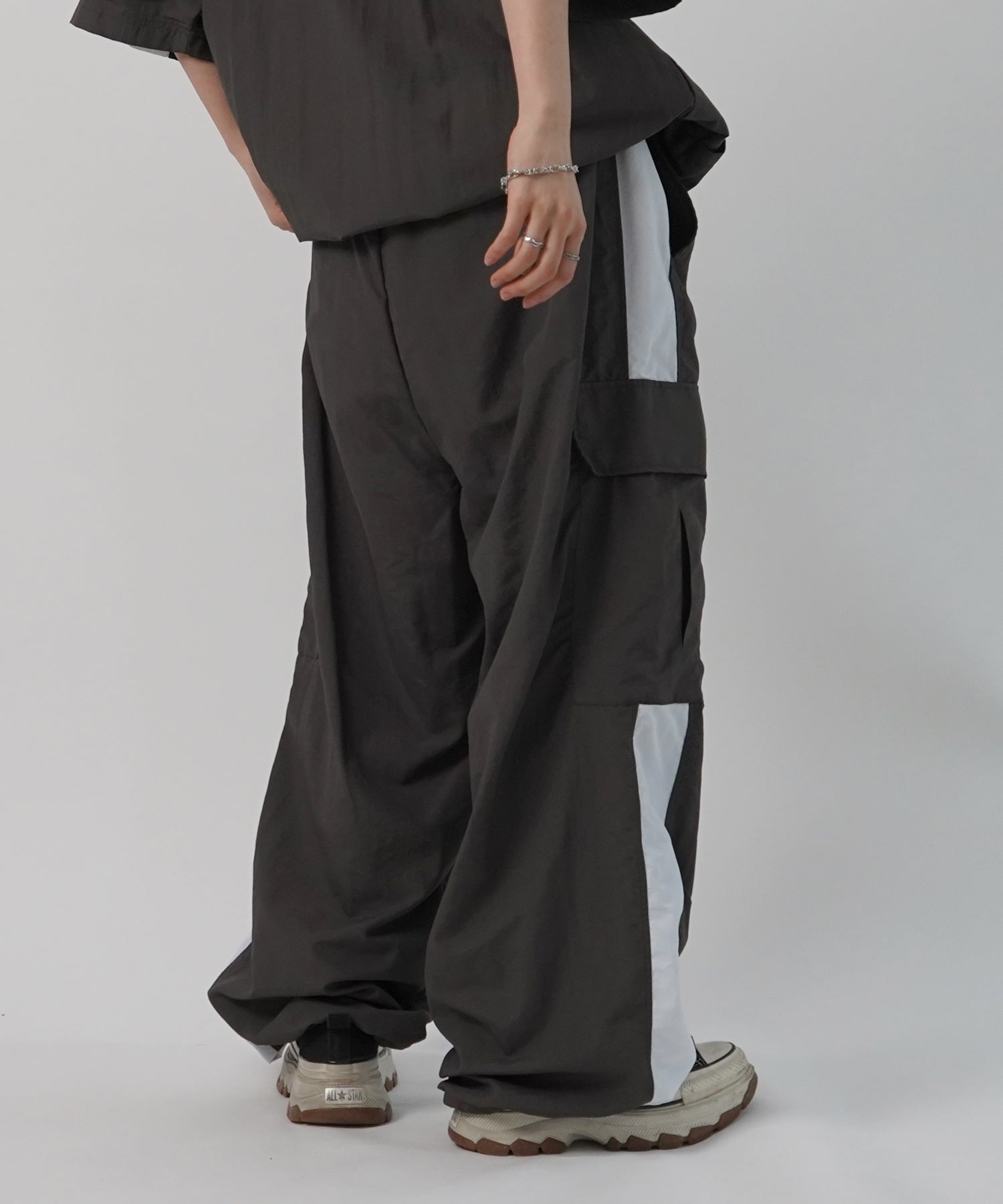25SS セットアップ対応 ドロスト サイドライン ナイロンカーゴパンツ ワイドパンツ