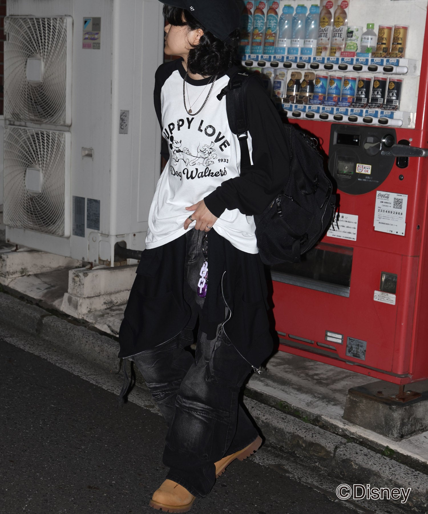 【Disney / ディズニー】ミッキー ヴィンテージライク レトログラフィック 古着風クラックプリント ビッグシルエット ラグランロンT