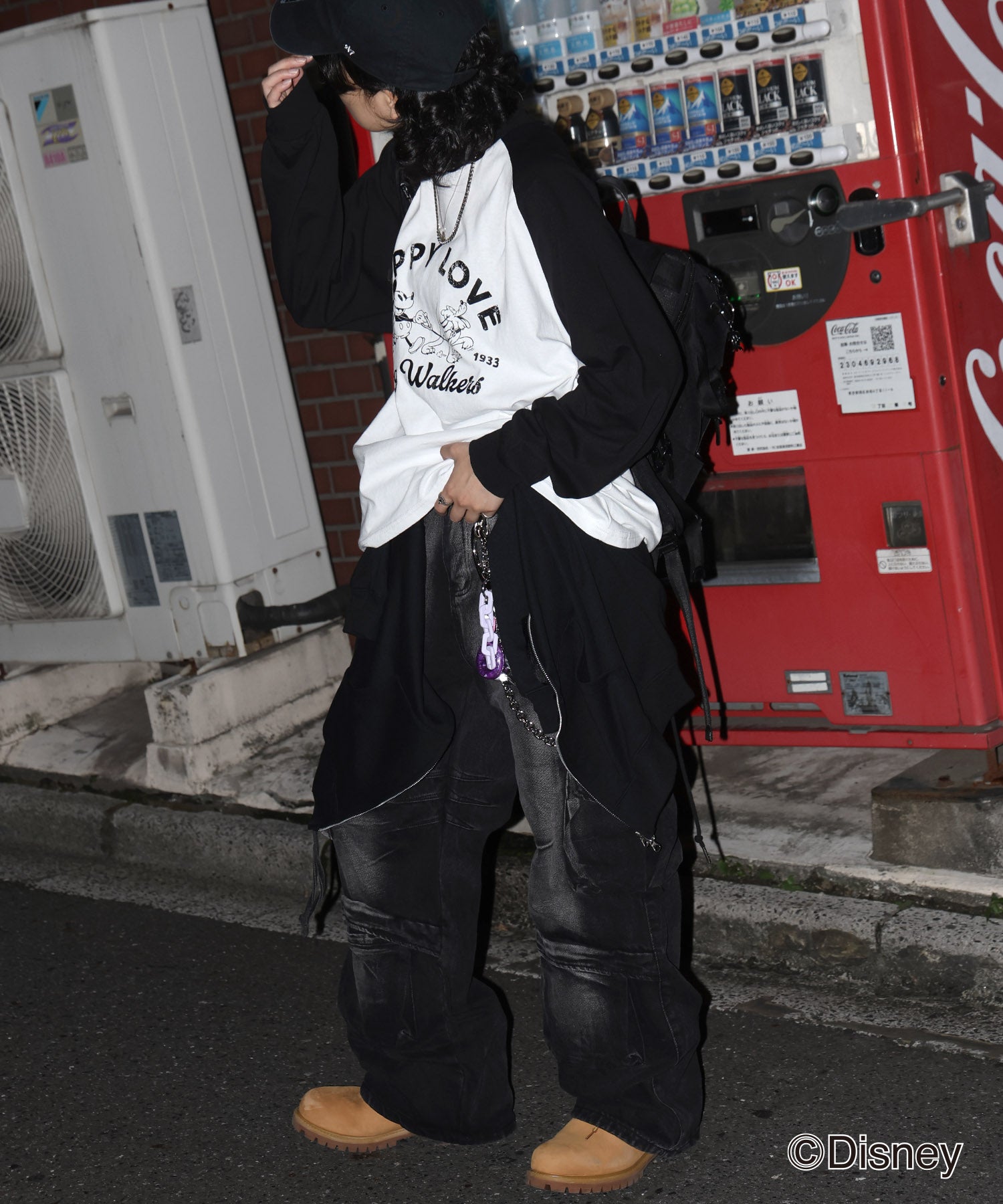 【Disney / ディズニー】ミッキー ヴィンテージライク レトログラフィック 古着風クラックプリント ビッグシルエット ラグランロンT