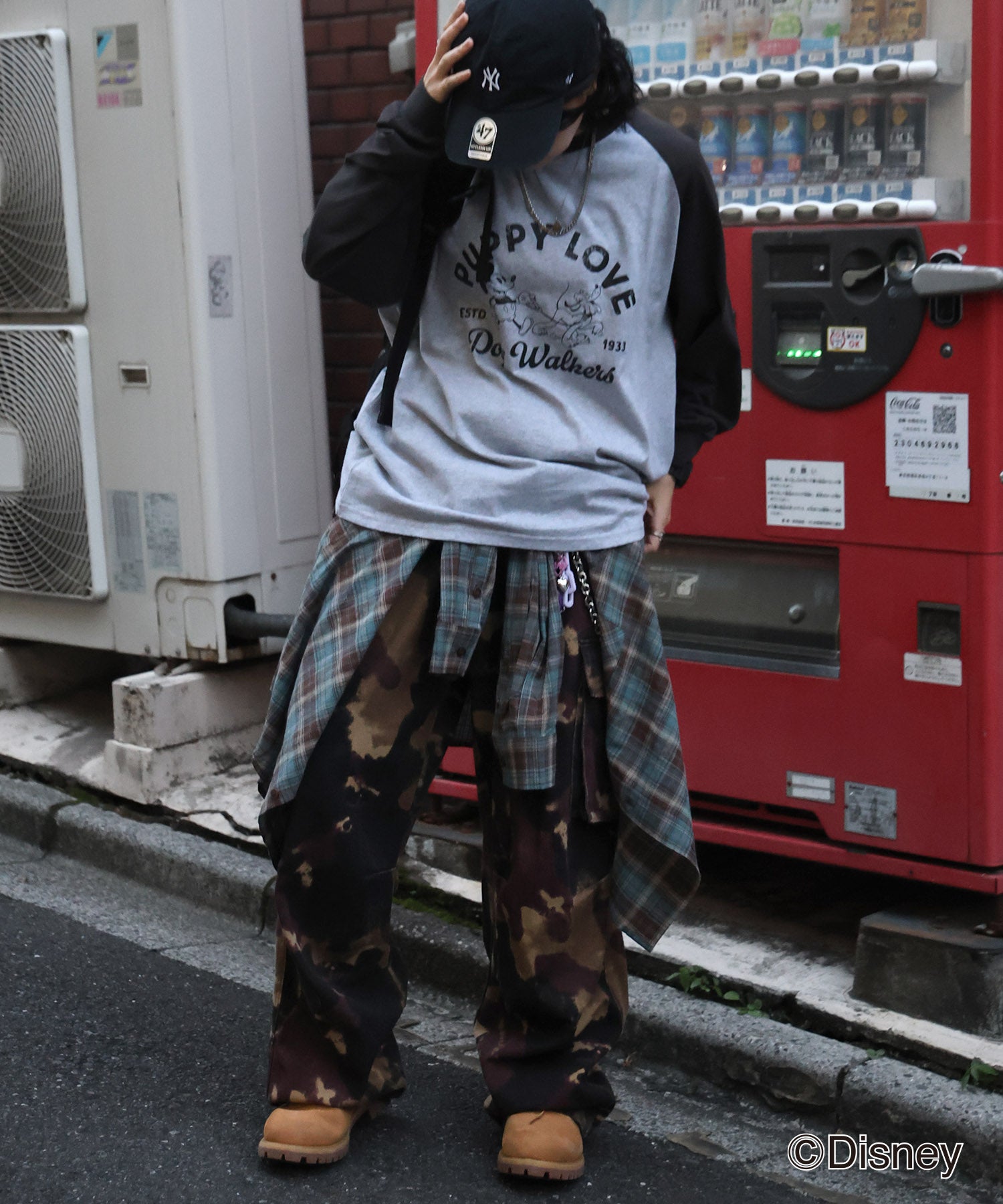 【Disney / ディズニー】ミッキー ヴィンテージライク レトログラフィック 古着風クラックプリント ビッグシルエット ラグランロンT