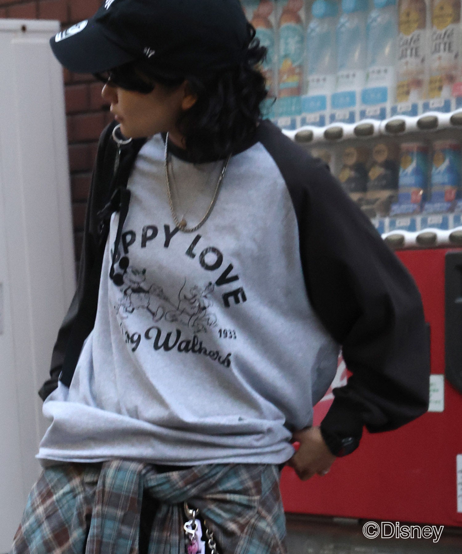 【Disney / ディズニー】ミッキー ヴィンテージライク レトログラフィック 古着風クラックプリント ビッグシルエット ラグランロンT