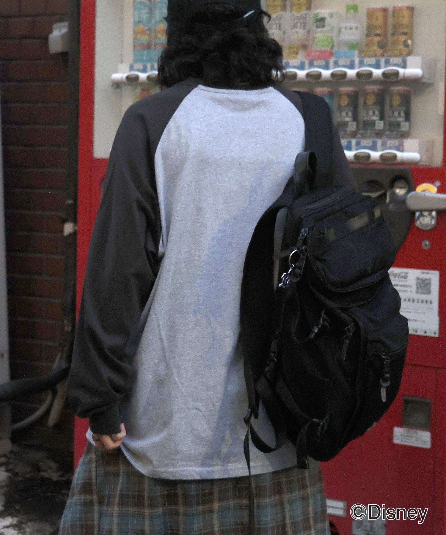 【Disney / ディズニー】ミッキー ヴィンテージライク レトログラフィック 古着風クラックプリント ビッグシルエット ラグランロンT