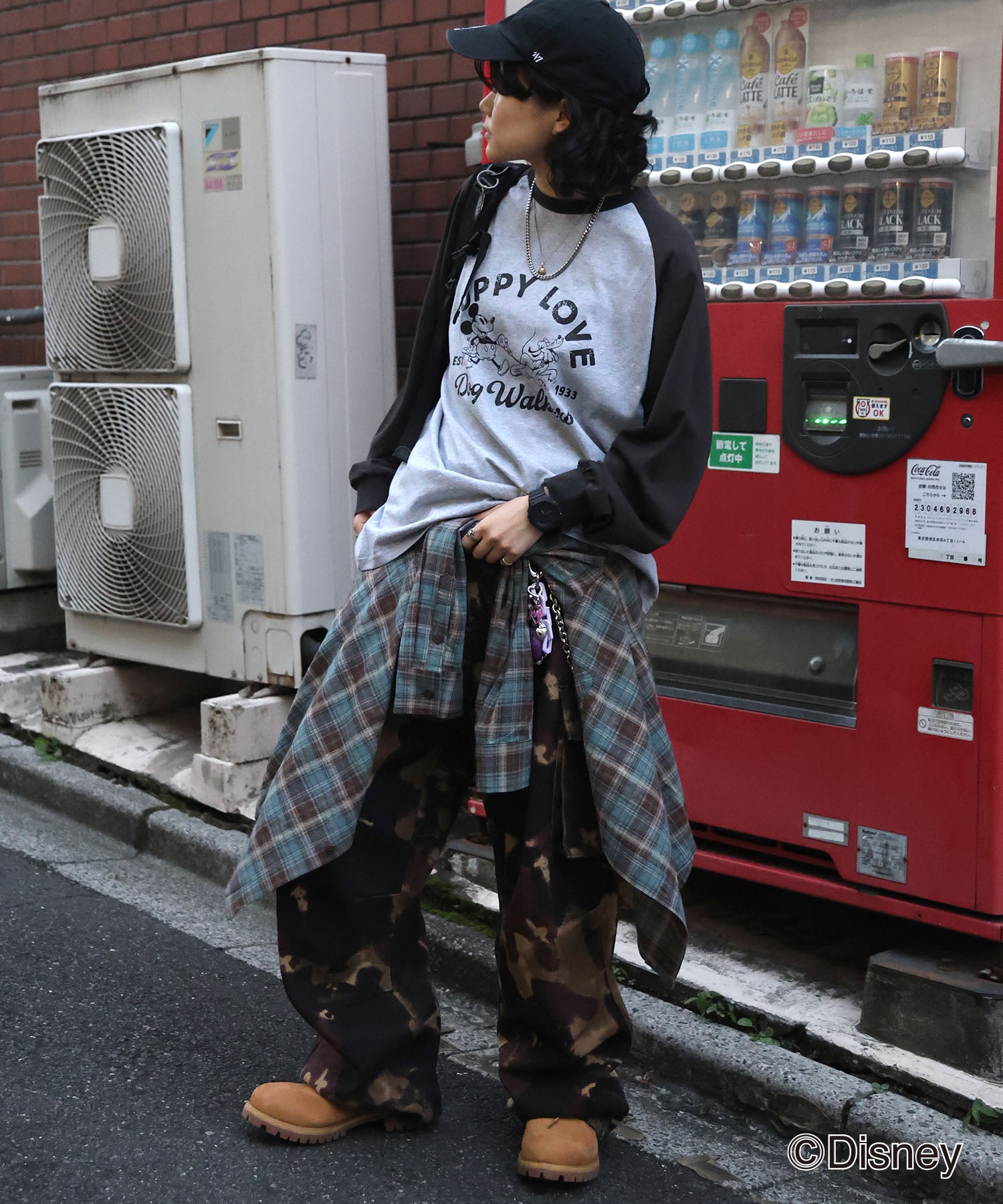 【Disney / ディズニー】ミッキー ヴィンテージライク レトログラフィック 古着風クラックプリント ビッグシルエット ラグランロンT