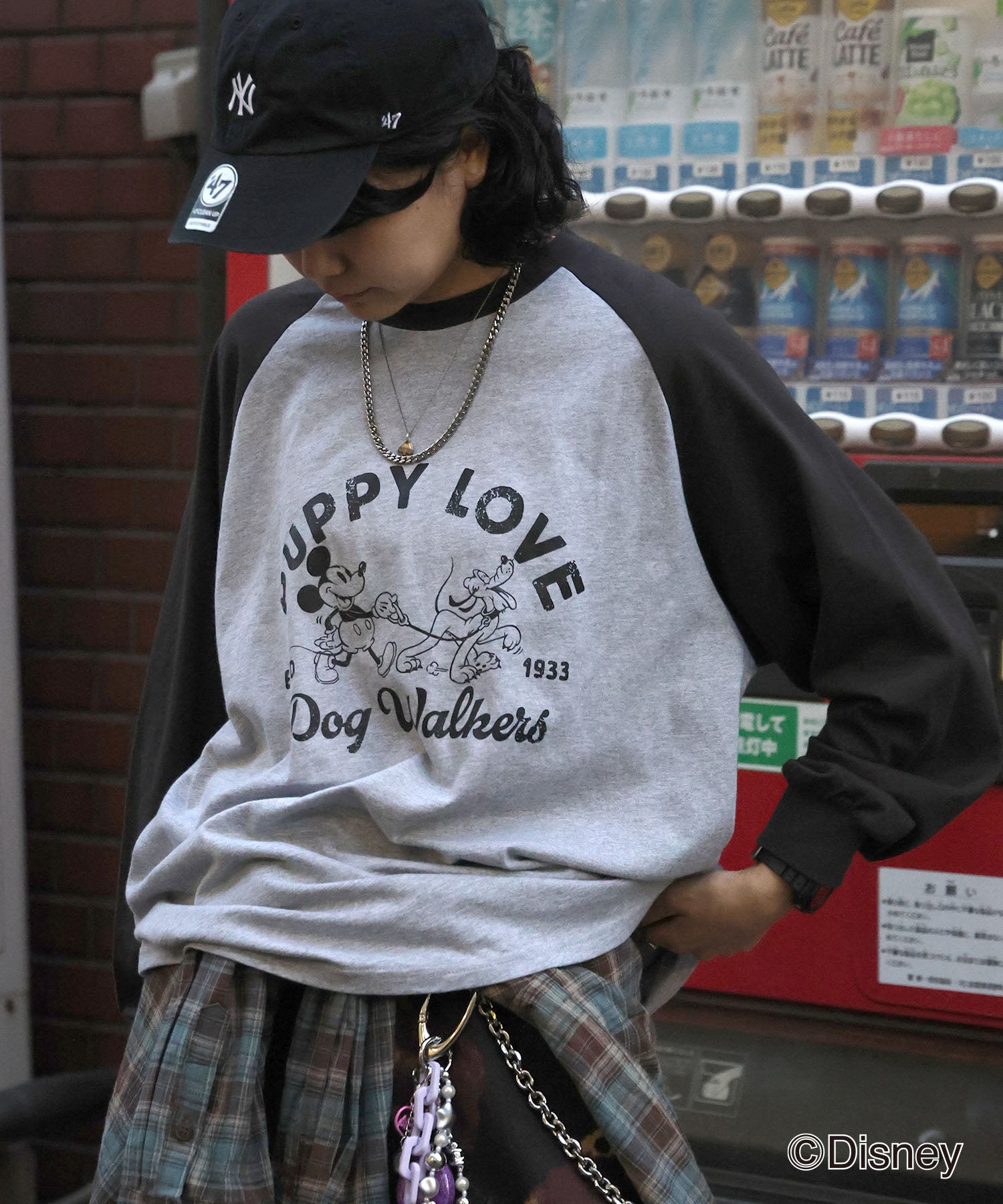 【Disney / ディズニー】ミッキー ヴィンテージライク レトログラフィック 古着風クラックプリント ビッグシルエット ラグランロンT