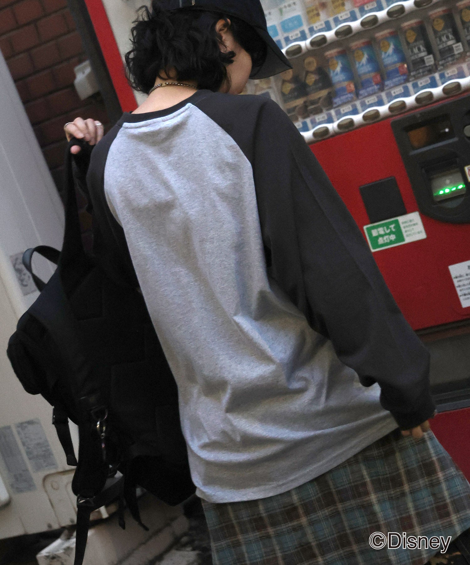 【Disney / ディズニー】ミッキー ヴィンテージライク レトログラフィック 古着風クラックプリント ビッグシルエット ラグランロンT