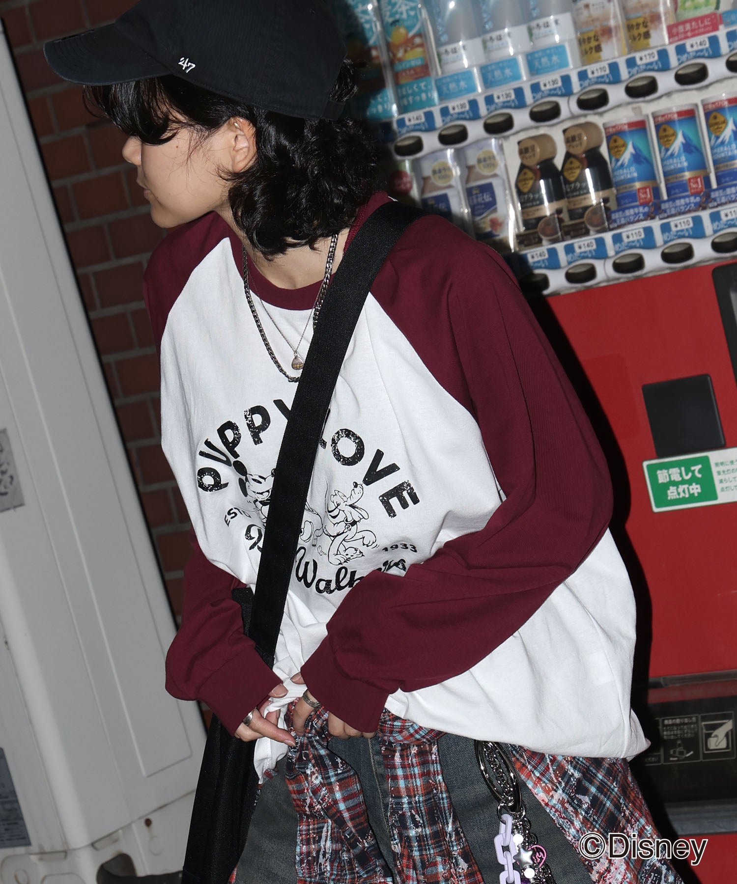 【Disney / ディズニー】ミッキー ヴィンテージライク レトログラフィック 古着風クラックプリント ビッグシルエット ラグランロンT