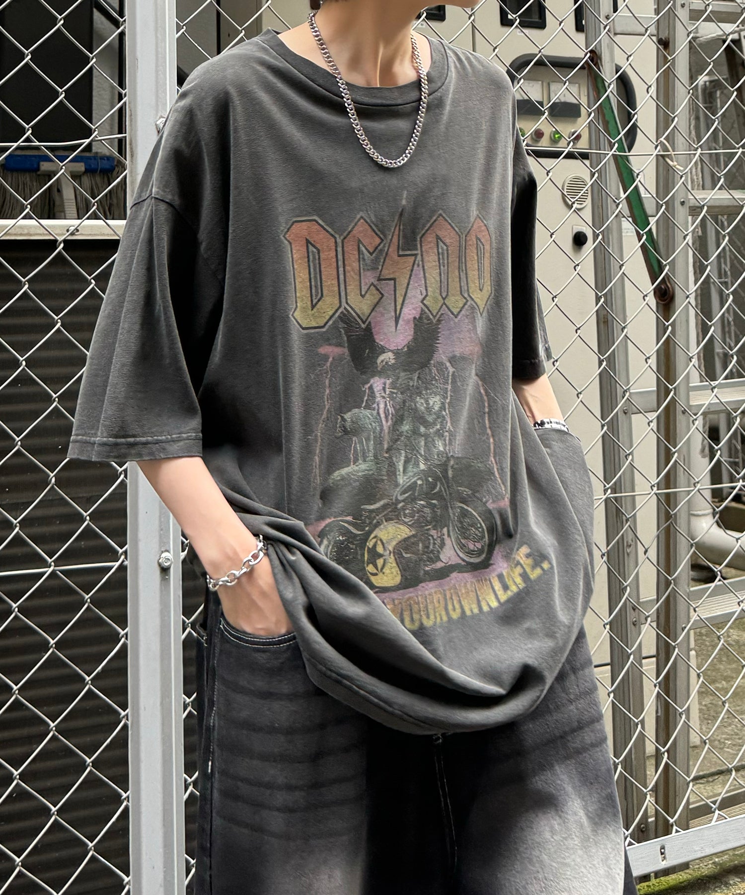 ヴィンテージライク ロックプリント レトロ ピグメント加工 ビッグシルエット半袖バンドTシャツ