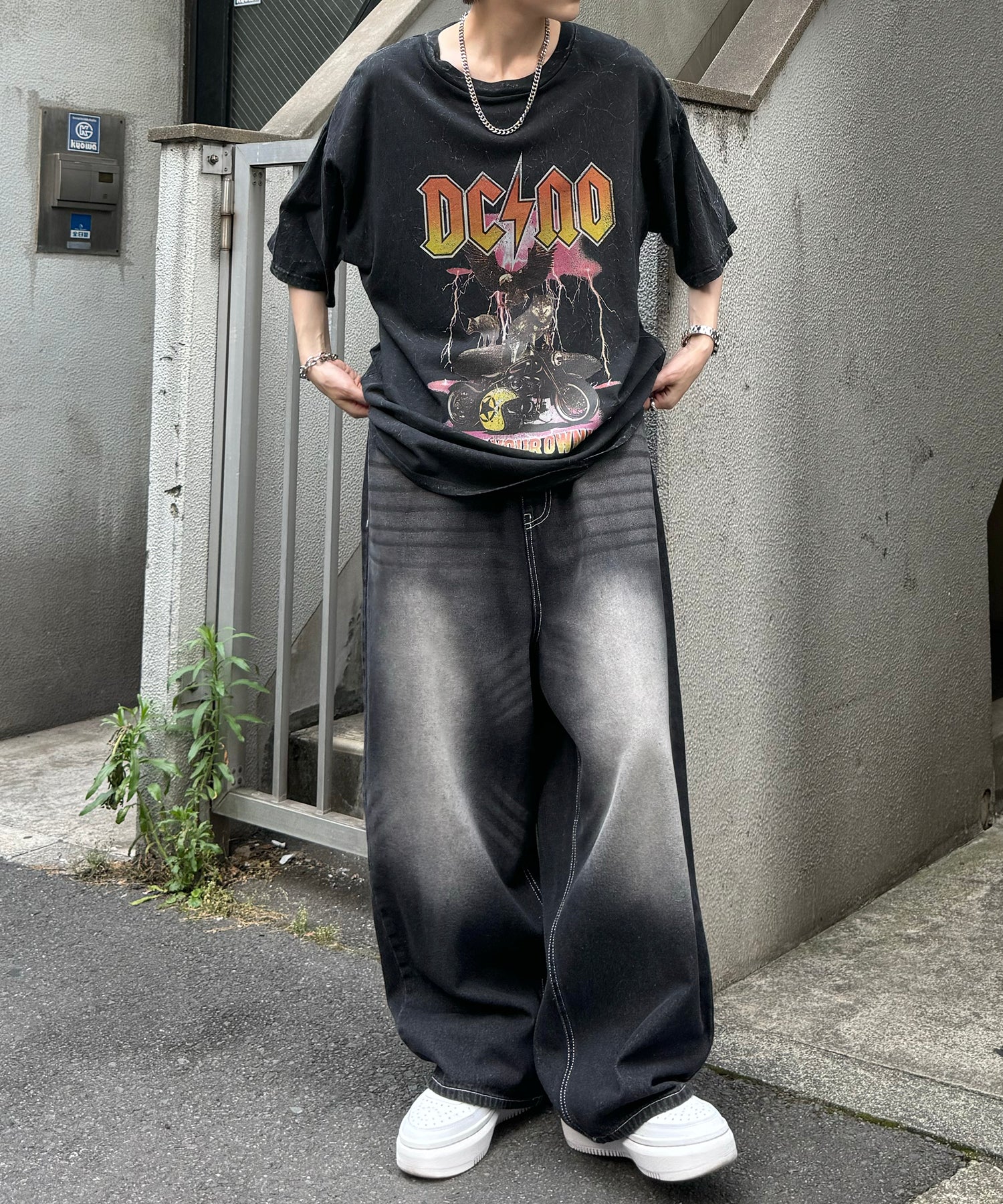 ヴィンテージライク ロックプリント レトロ ピグメント加工 ビッグシルエット半袖バンドTシャツ