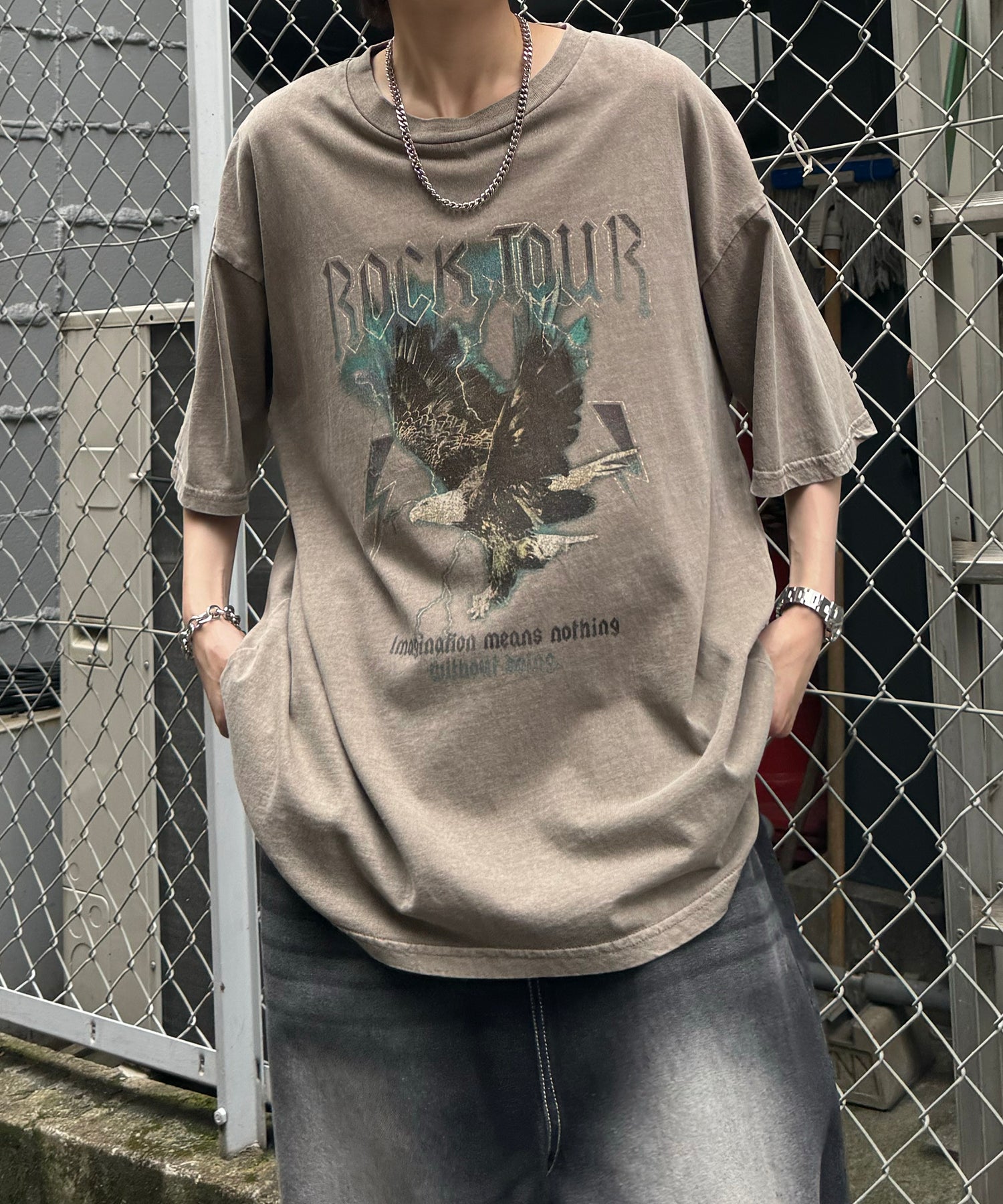 ヴィンテージライク ロックプリント レトロ ピグメント加工 ビッグシルエット半袖バンドTシャツ