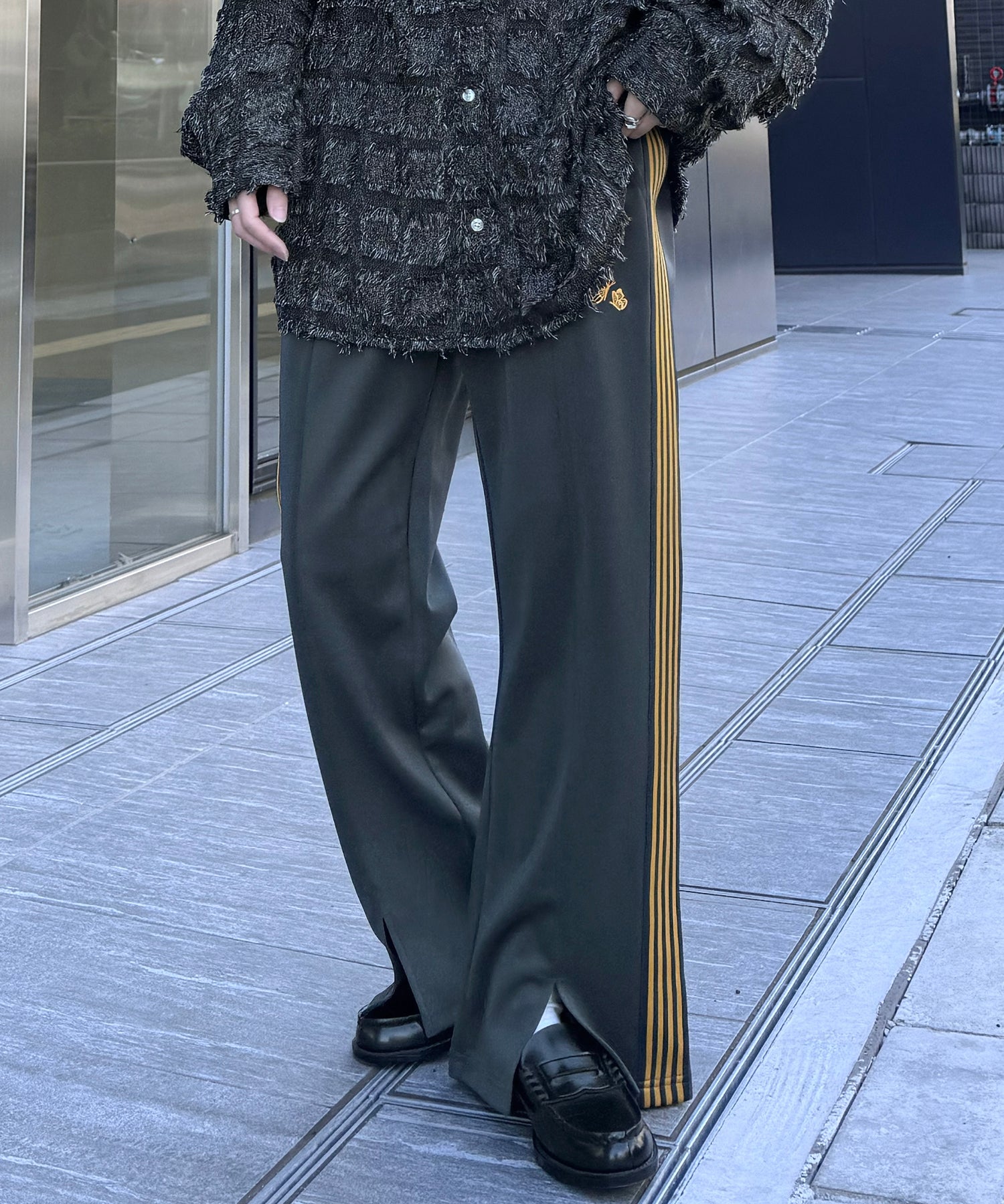 【セットアップ対応】"WEB限定" サイドライン ワンポイント刺繍 センタースリット ジャージパンツ