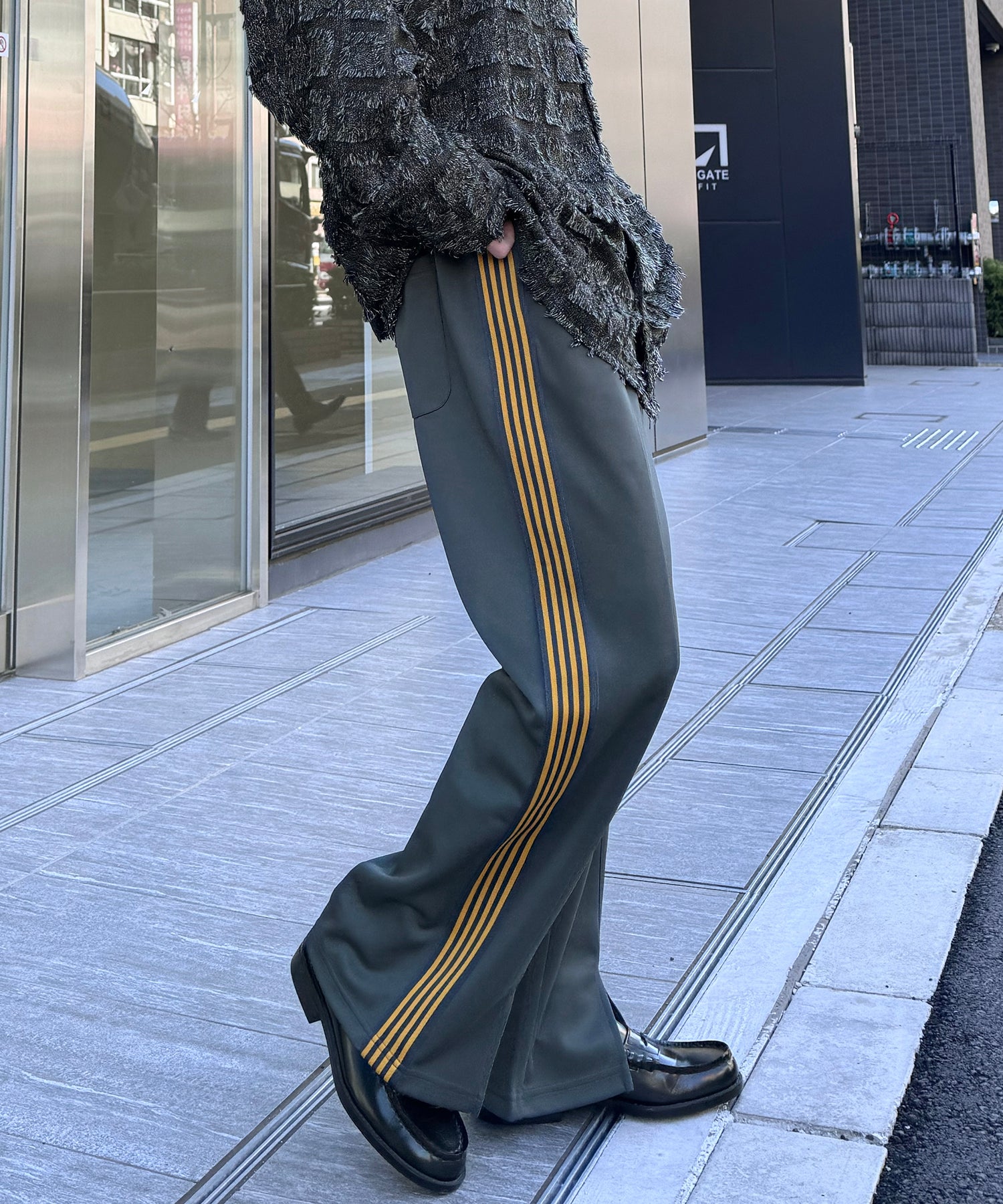 【セットアップ対応】"WEB限定" サイドライン ワンポイント刺繍 センタースリット ジャージパンツ