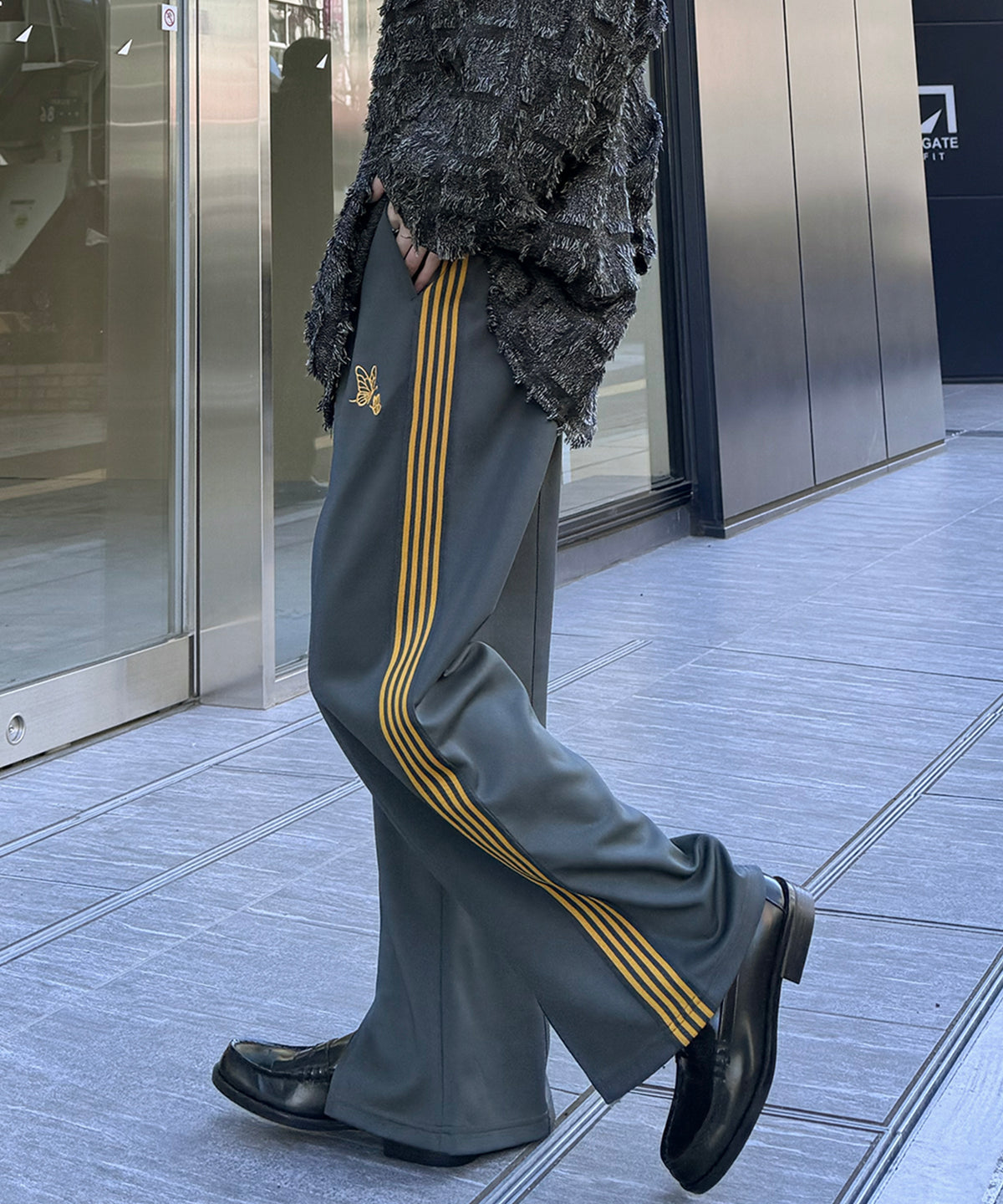 【セットアップ対応】"WEB限定" サイドライン ワンポイント刺繍 センタースリット ジャージパンツ