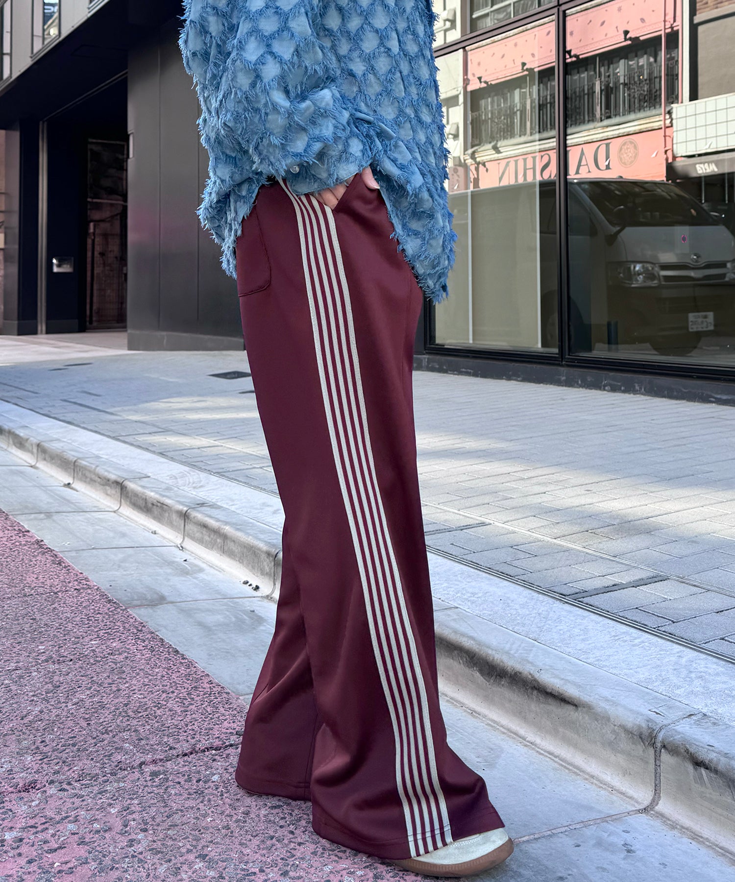 【セットアップ対応】"WEB限定" サイドライン ワンポイント刺繍 センタースリット ジャージパンツ