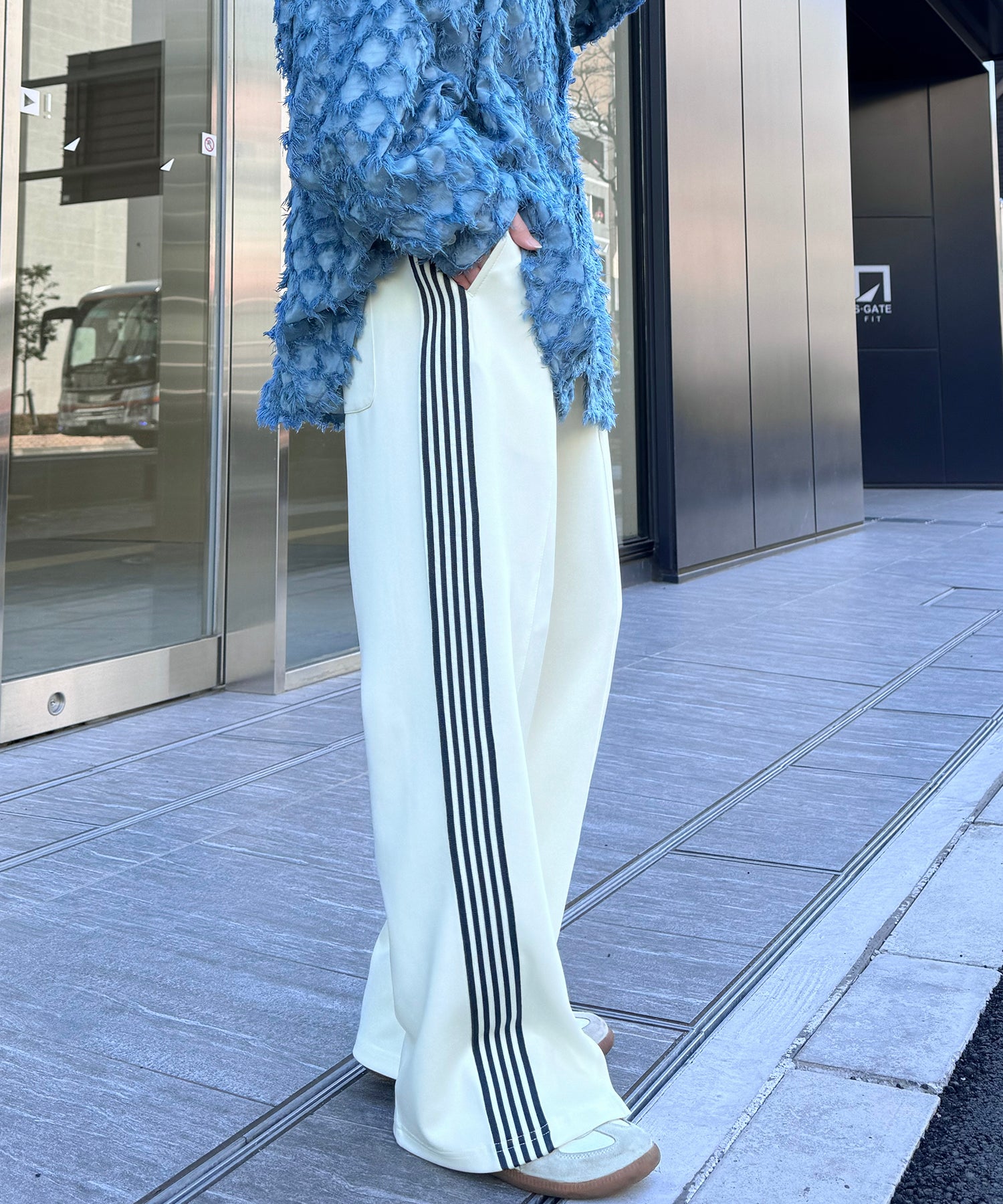 【セットアップ対応】"WEB限定" サイドライン ワンポイント刺繍 センタースリット ジャージパンツ