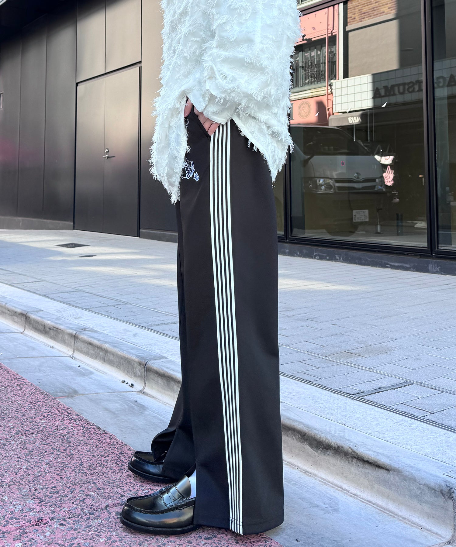 【セットアップ対応】"WEB限定" サイドライン ワンポイント刺繍 センタースリット ジャージパンツ