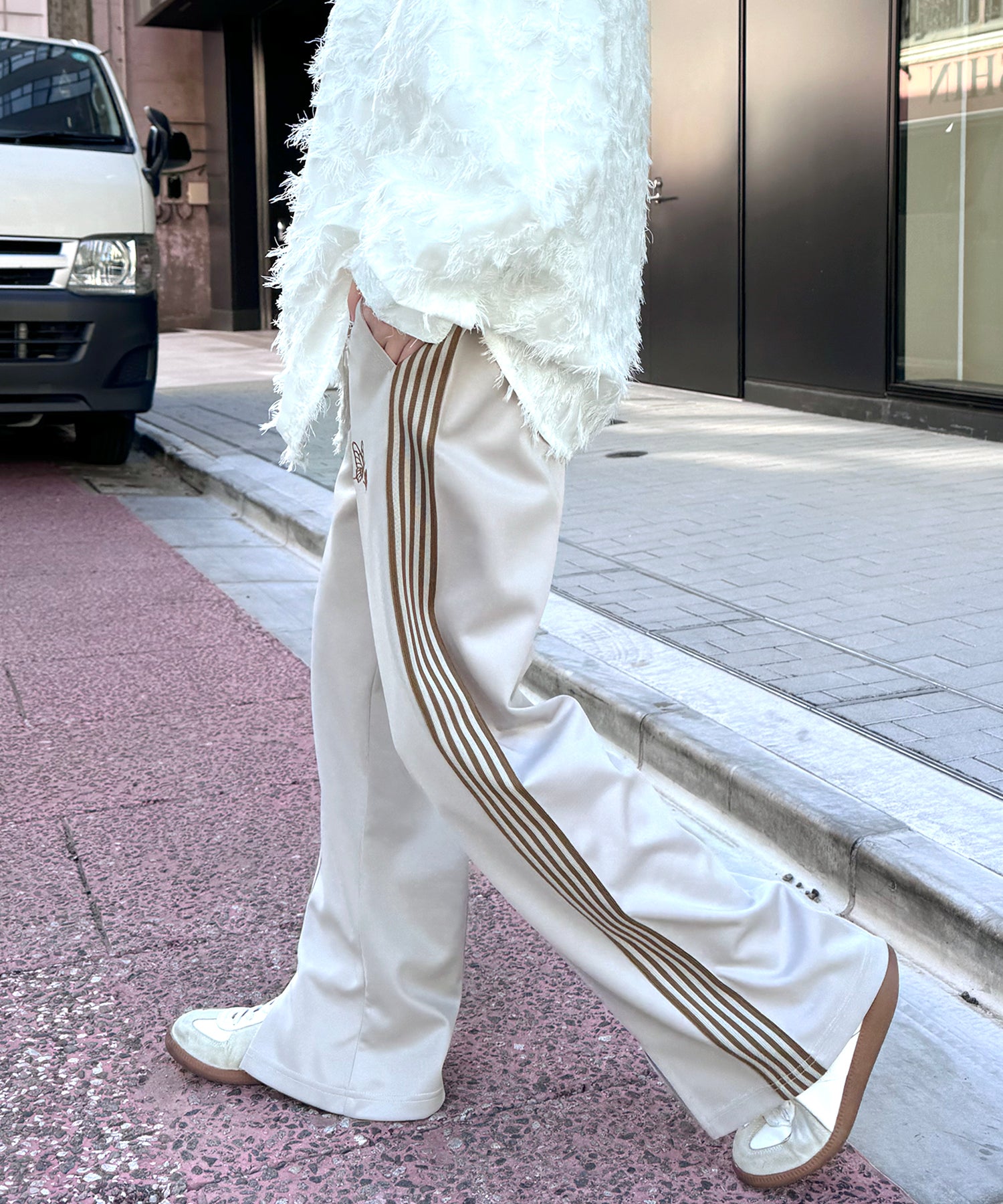 【セットアップ対応】"WEB限定" サイドライン ワンポイント刺繍 センタースリット ジャージパンツ