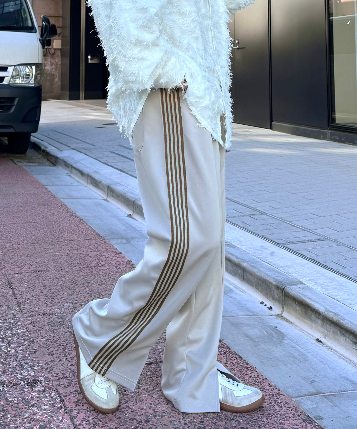 【セットアップ対応】"WEB限定" サイドライン ワンポイント刺繍 センタースリット ジャージパンツ