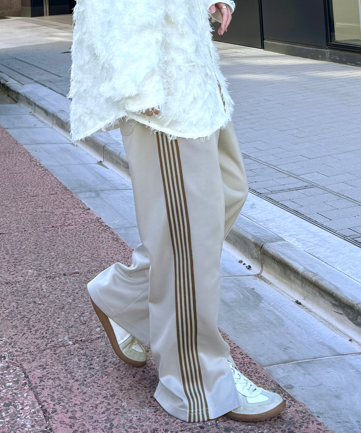 【セットアップ対応】"WEB限定" サイドライン ワンポイント刺繍 センタースリット ジャージパンツ