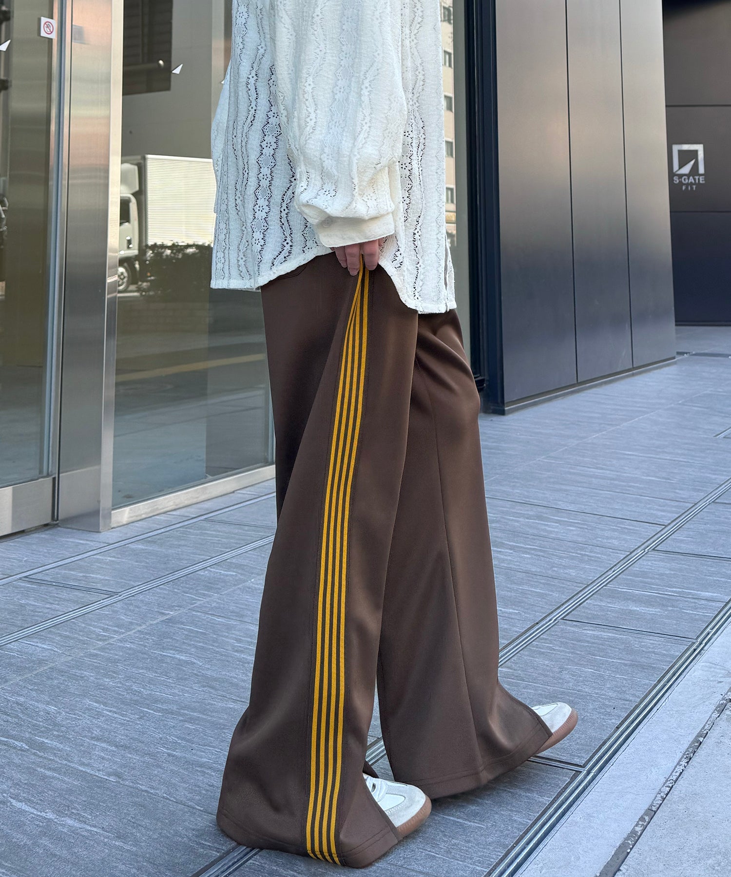 【セットアップ対応】"WEB限定" サイドライン ワンポイント刺繍 センタースリット ジャージパンツ