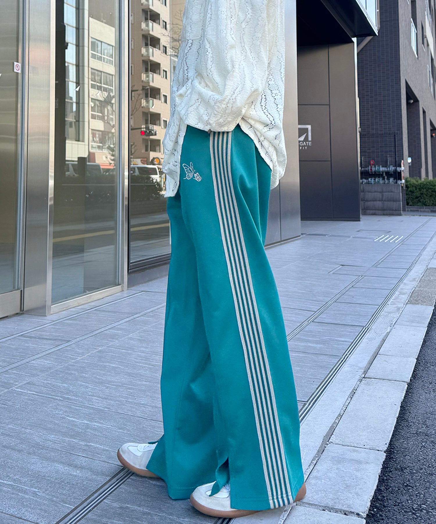 【セットアップ対応】"WEB限定" サイドライン ワンポイント刺繍 センタースリット ジャージパンツ