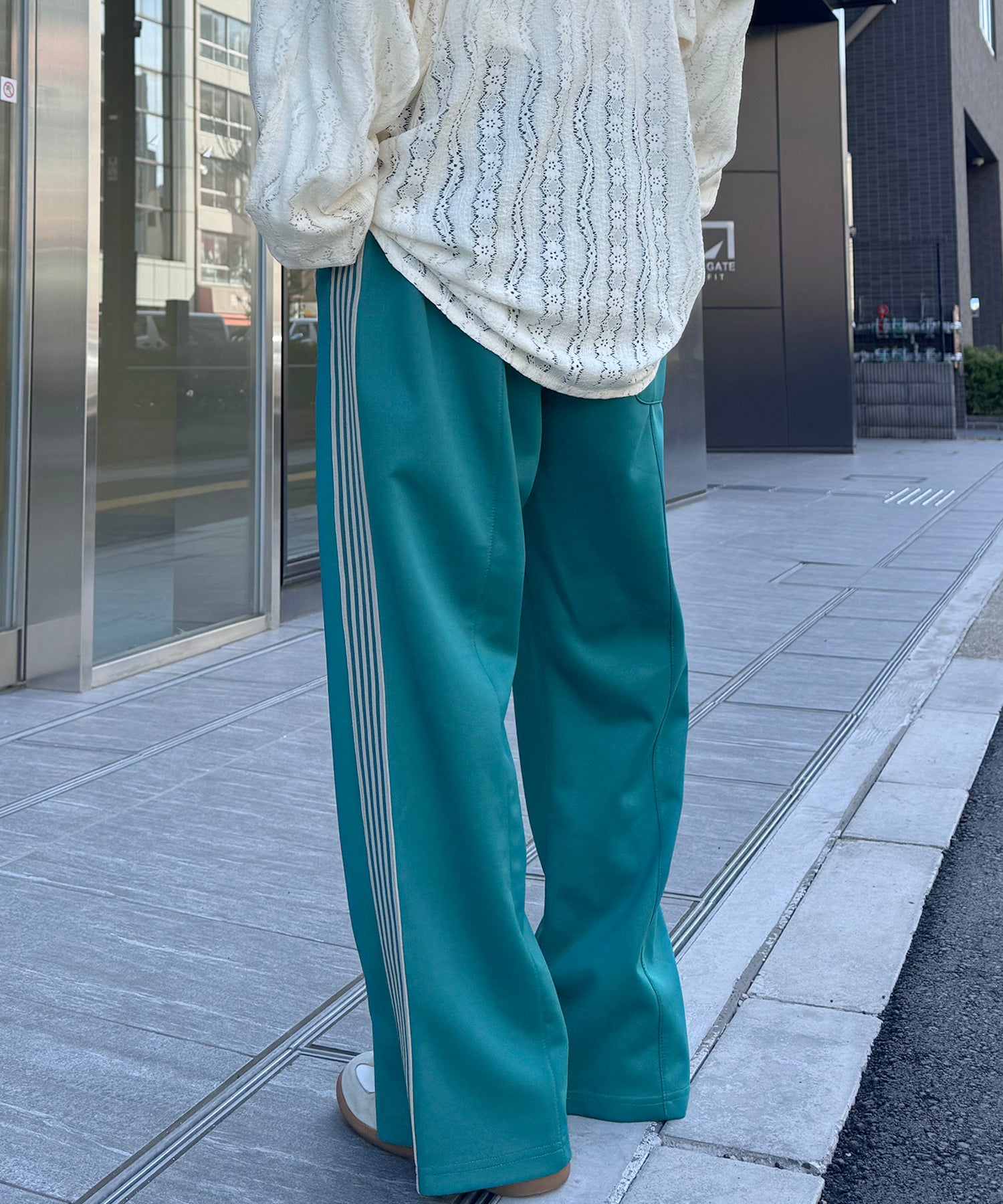 【セットアップ対応】"WEB限定" サイドライン ワンポイント刺繍 センタースリット ジャージパンツ