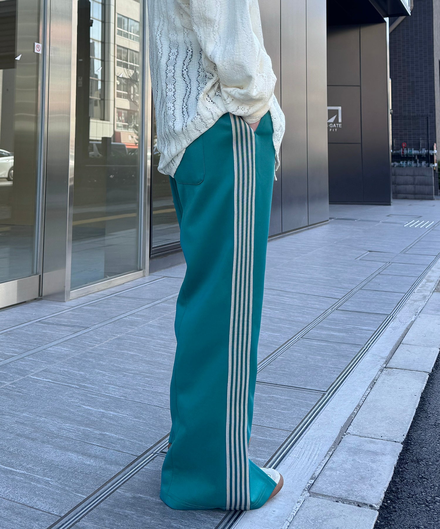 【セットアップ対応】"WEB限定" サイドライン ワンポイント刺繍 センタースリット ジャージパンツ