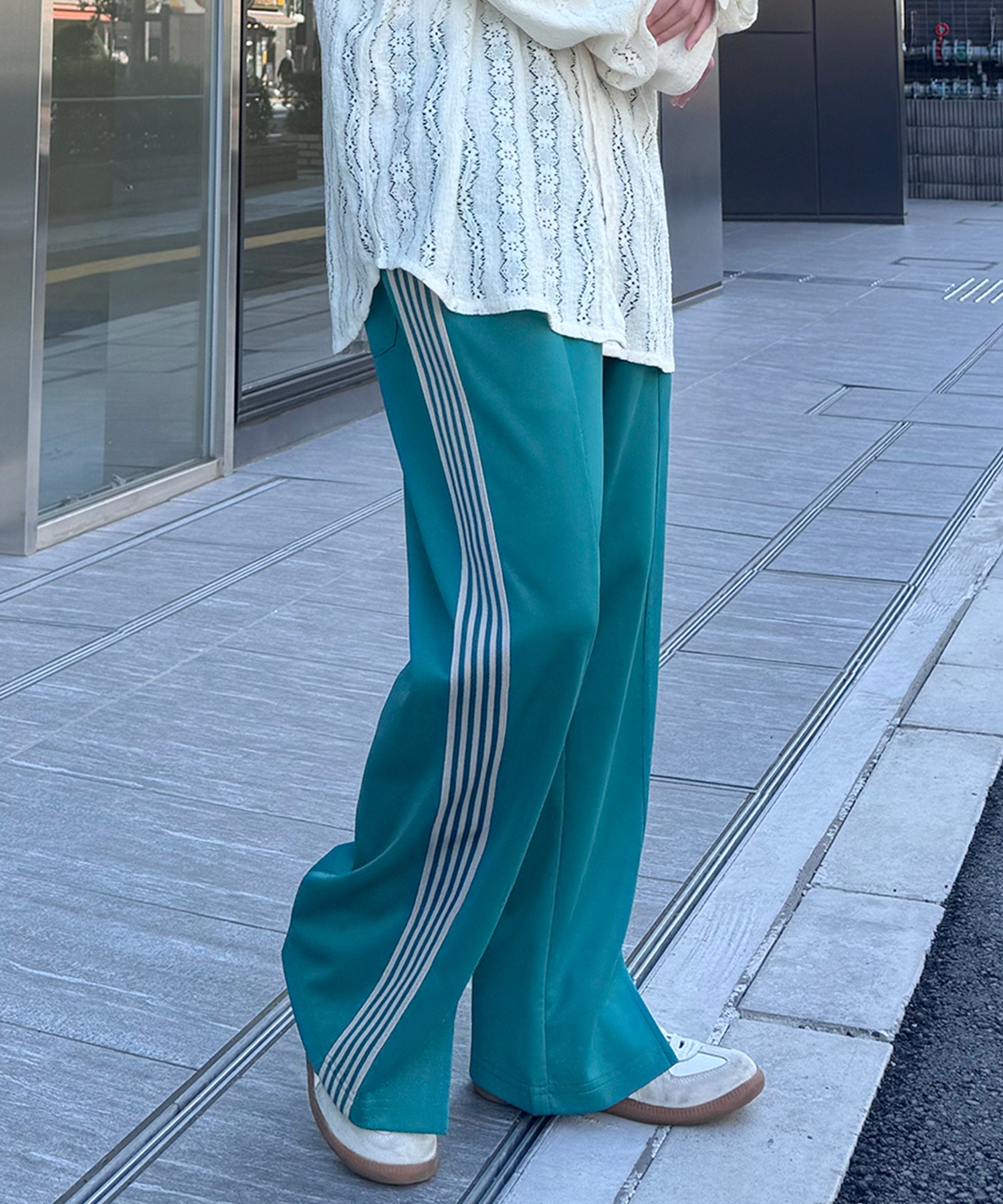 【セットアップ対応】"WEB限定" サイドライン ワンポイント刺繍 センタースリット ジャージパンツ