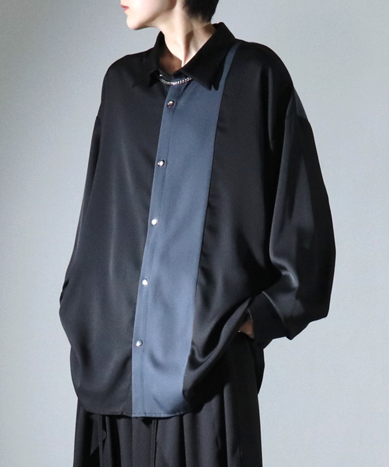 アシンメトリーキリカエ ドレープとろみ ビッグシルエット長袖シャツ