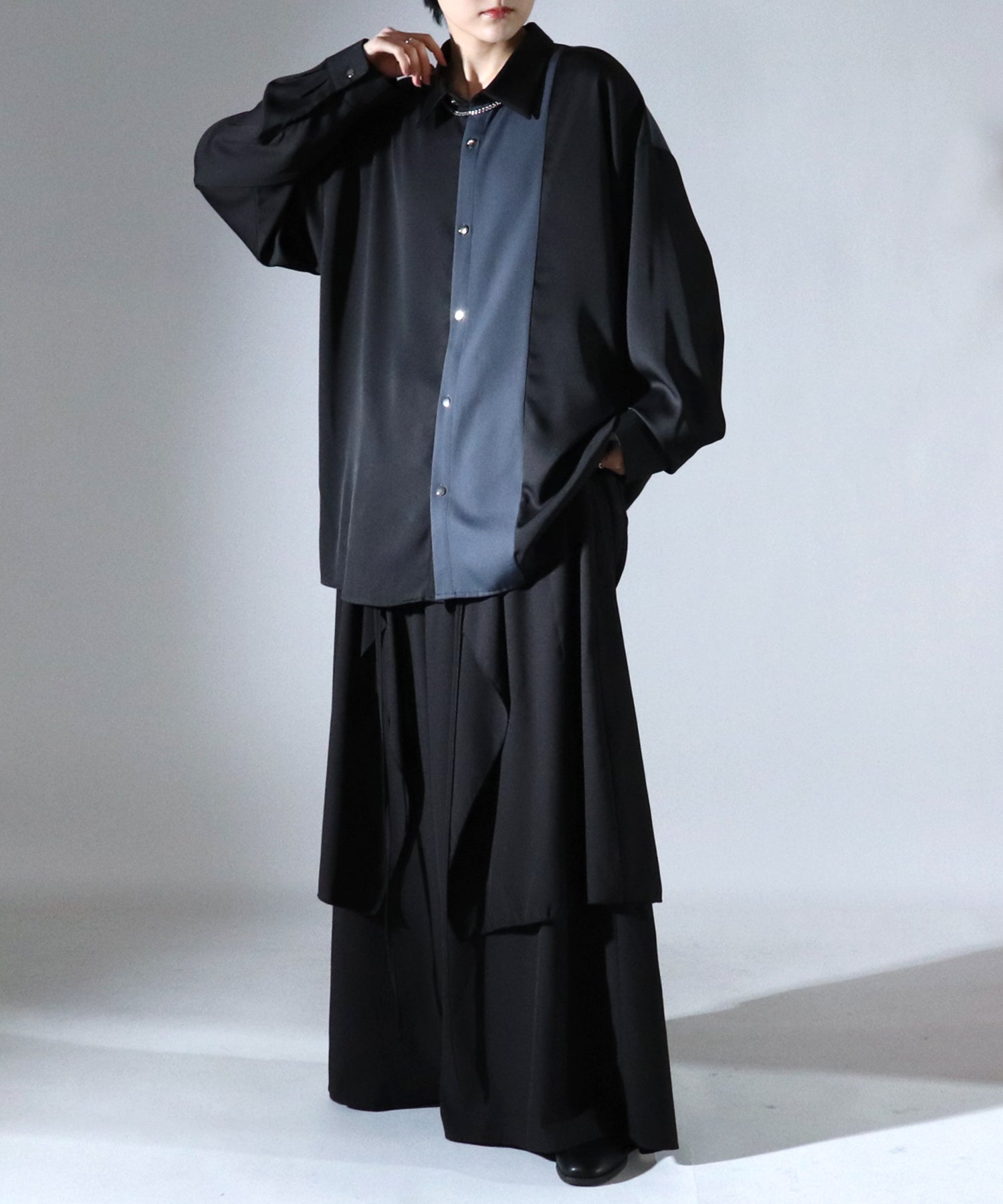 アシンメトリーキリカエ ドレープとろみ ビッグシルエット長袖シャツ