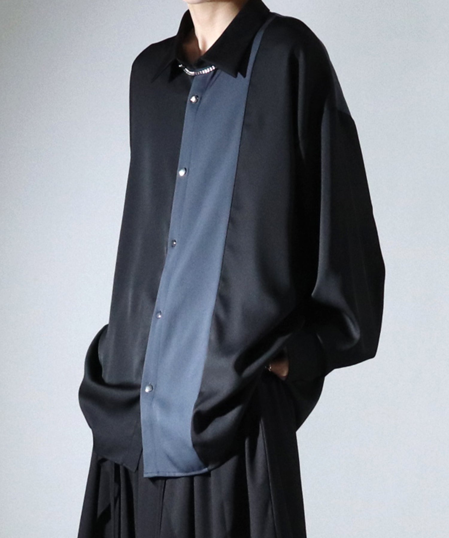 アシンメトリーキリカエ ドレープとろみ ビッグシルエット長袖シャツ