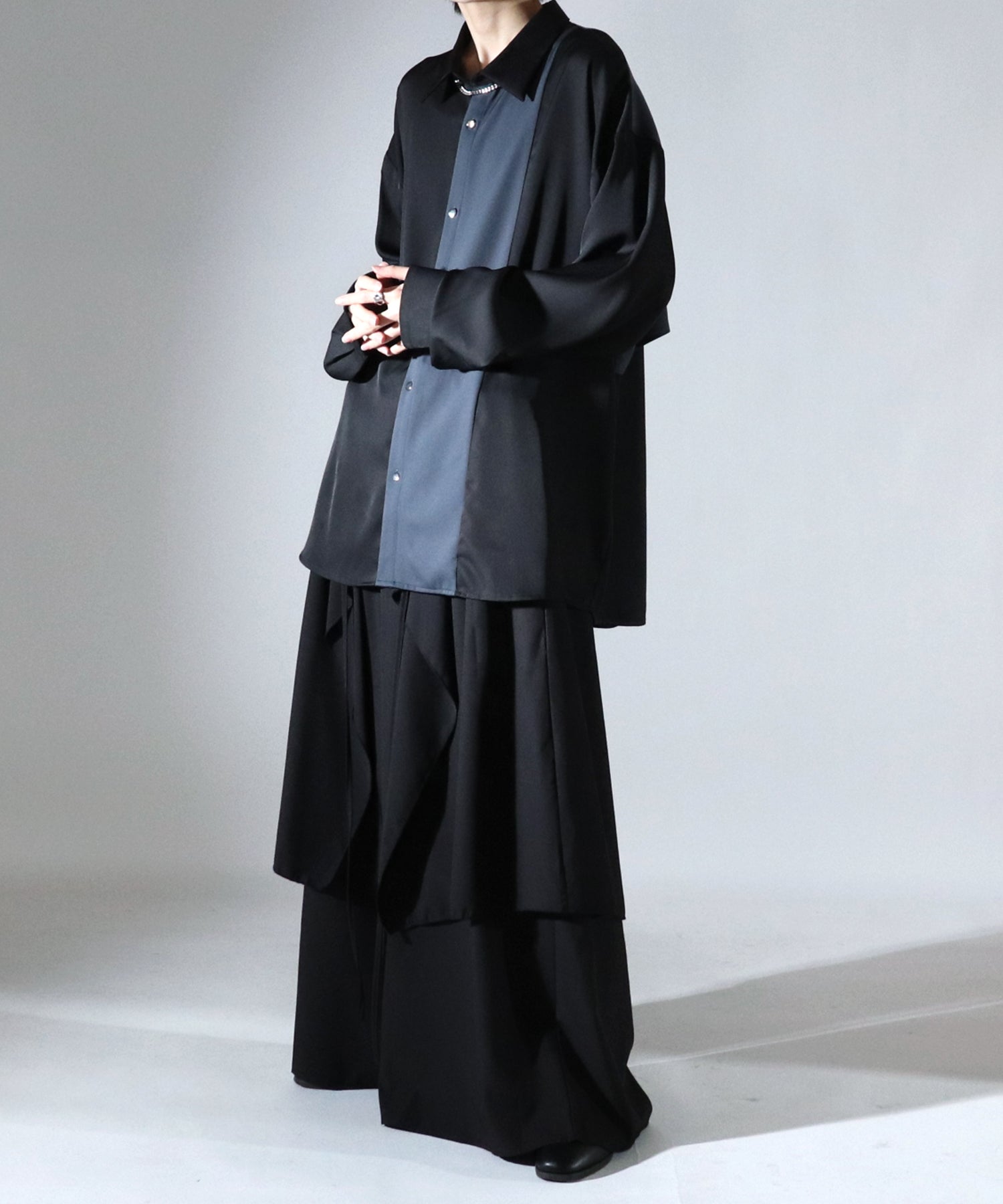 アシンメトリーキリカエ ドレープとろみ ビッグシルエット長袖シャツ