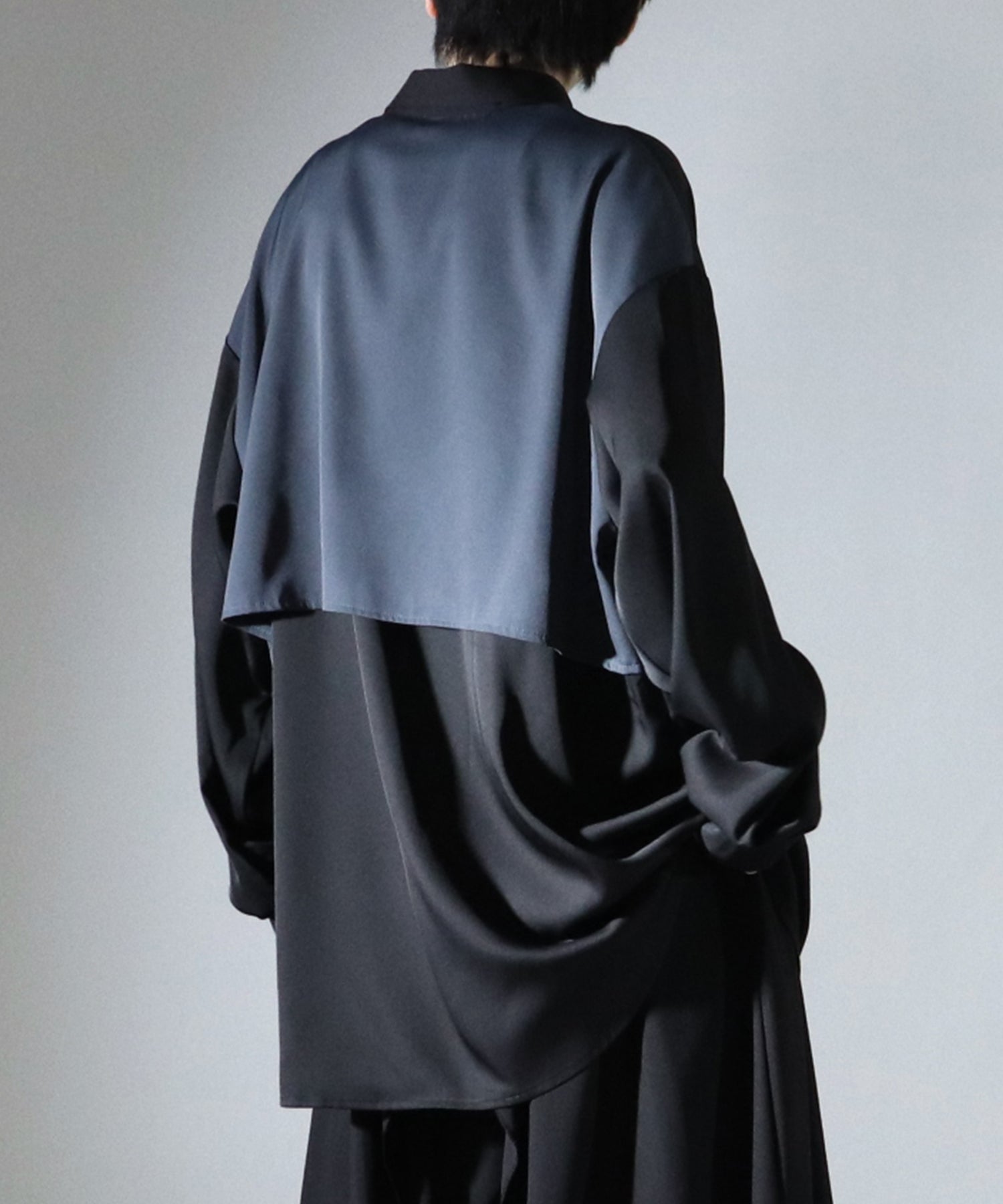 アシンメトリーキリカエ ドレープとろみ ビッグシルエット長袖シャツ