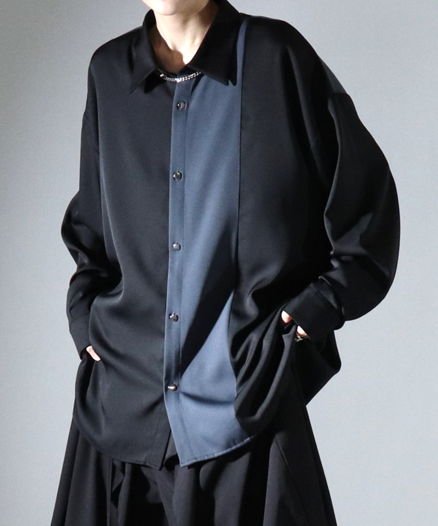 アシンメトリーキリカエ ドレープとろみ ビッグシルエット長袖シャツ