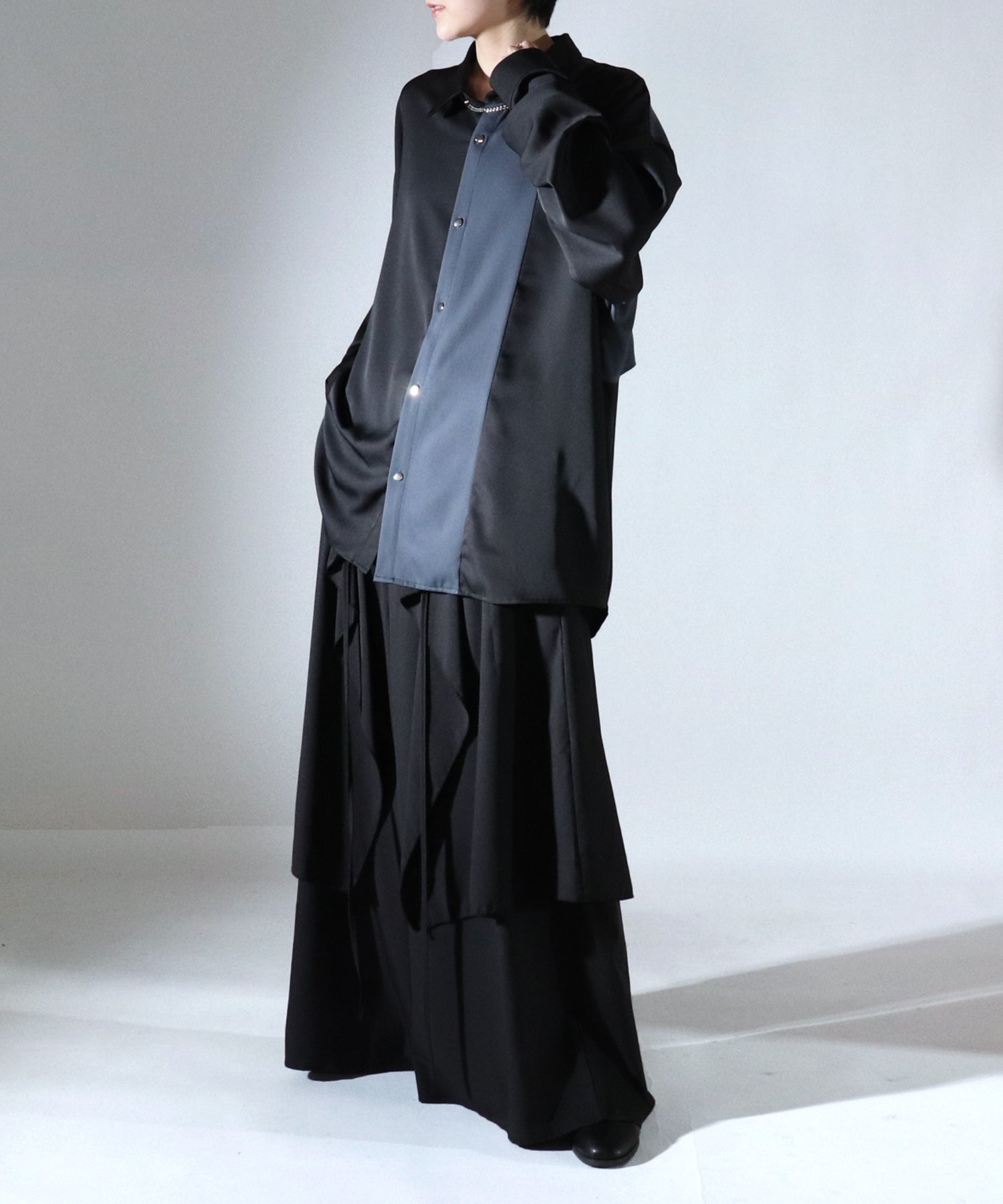 アシンメトリーキリカエ ドレープとろみ ビッグシルエット長袖シャツ