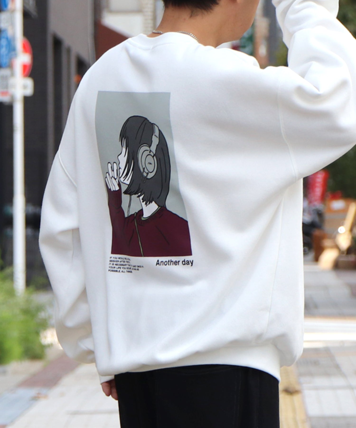 ヘッドホンガール イラストバックプリント / ワンポイント刺繍 ビッグシルエット プルオーバースウェット