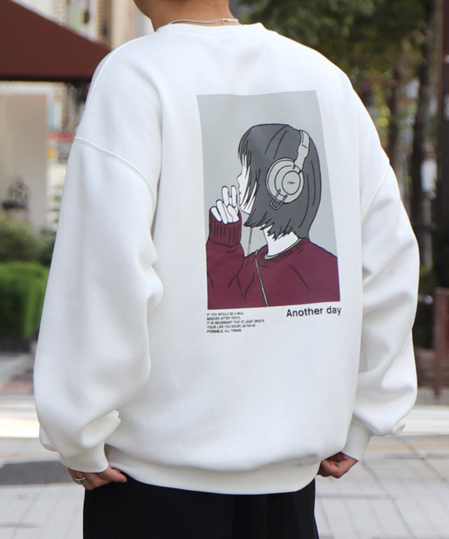 ヘッドホンガール イラストバックプリント / ワンポイント刺繍 ビッグシルエット プルオーバースウェット