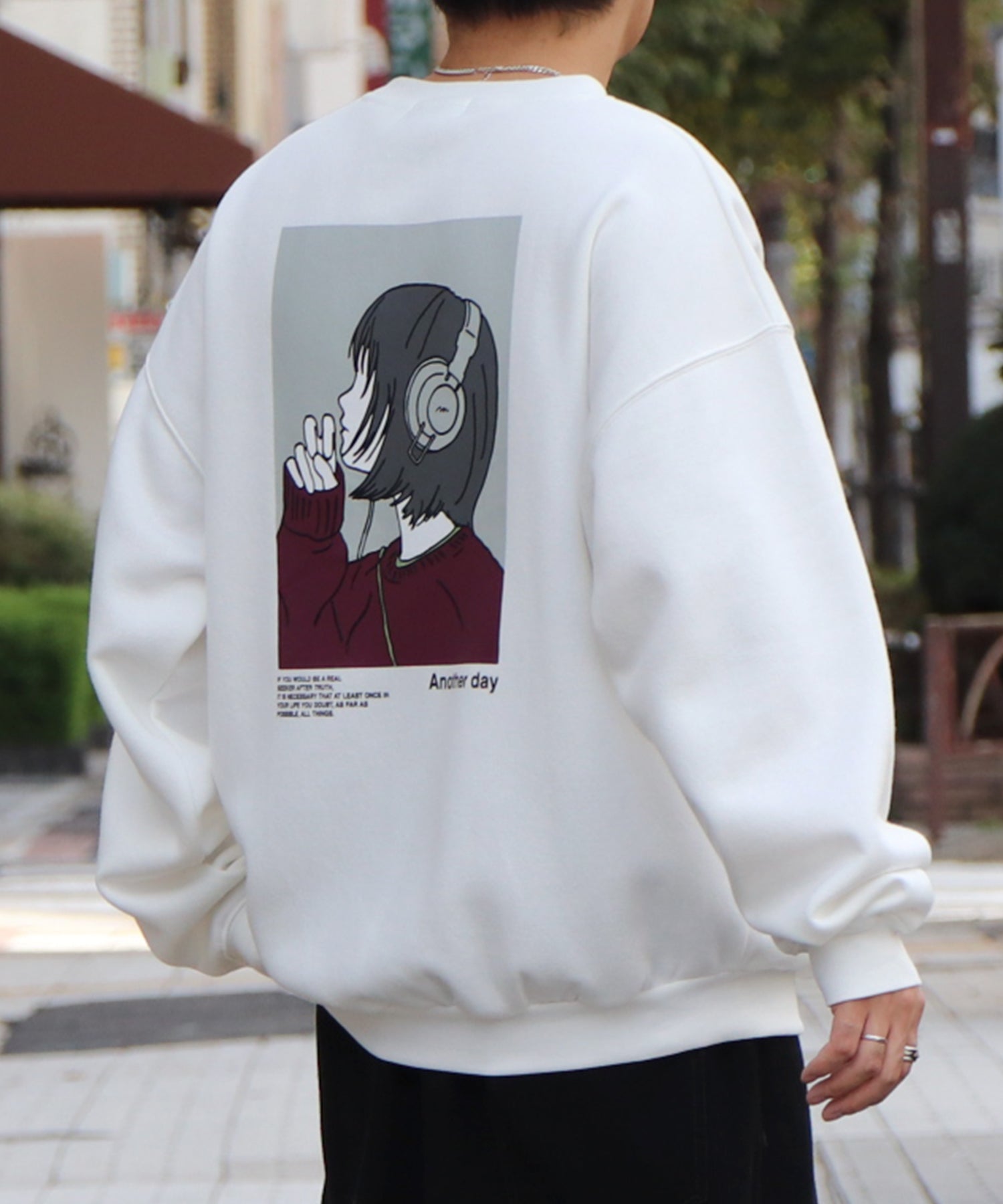 ヘッドホンガール イラストバックプリント / ワンポイント刺繍 ビッグシルエット プルオーバースウェット