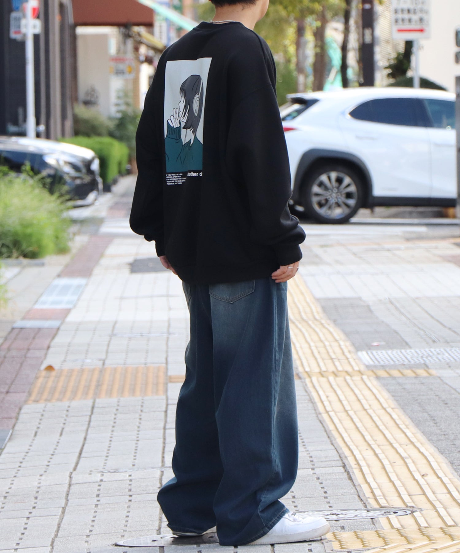 ヘッドホンガール イラストバックプリント / ワンポイント刺繍 ビッグシルエット プルオーバースウェット