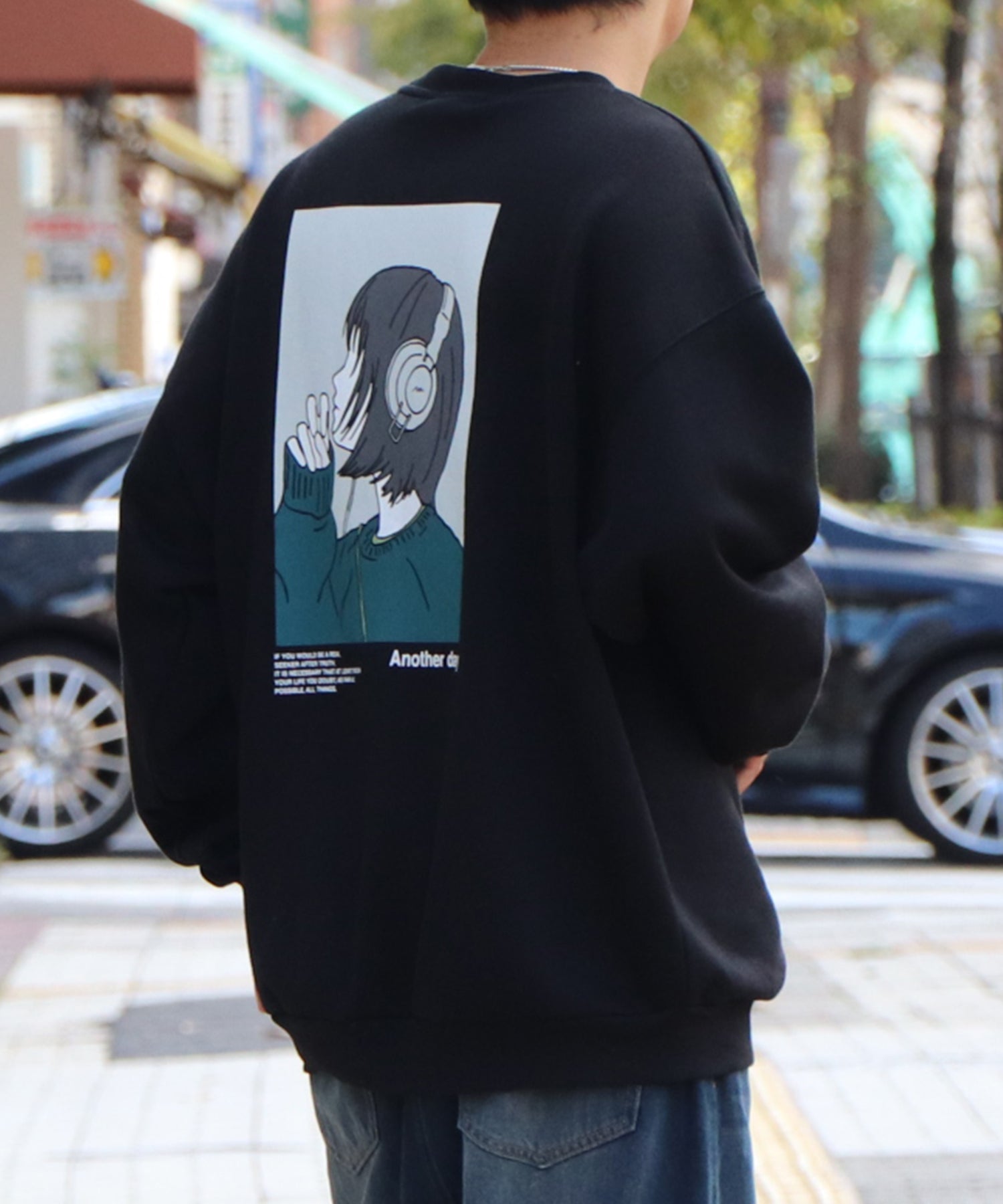 ヘッドホンガール イラストバックプリント / ワンポイント刺繍 ビッグシルエット プルオーバースウェット