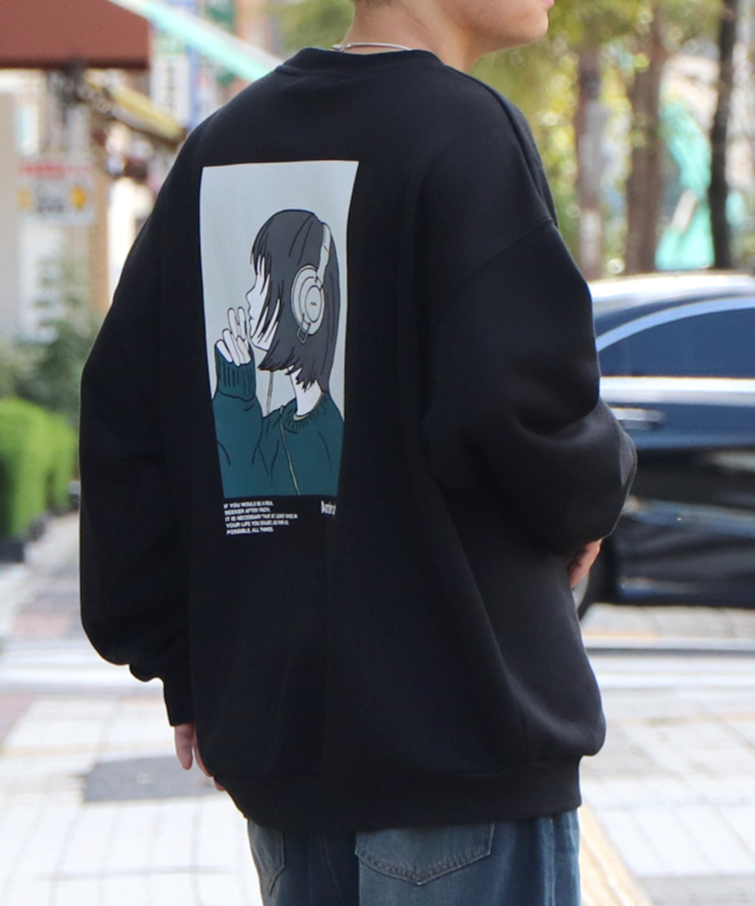 ヘッドホンガール イラストバックプリント / ワンポイント刺繍 ビッグシルエット プルオーバースウェット