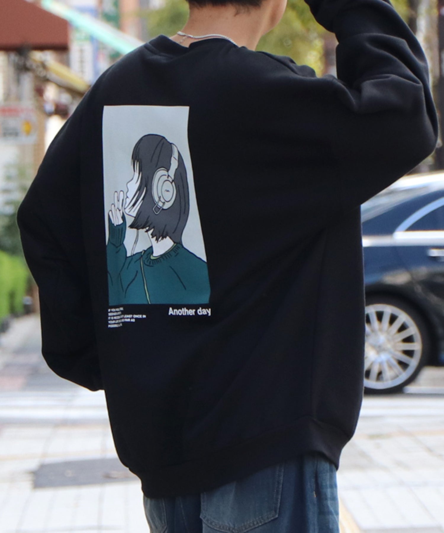 ヘッドホンガール イラストバックプリント / ワンポイント刺繍 ビッグシルエット プルオーバースウェット