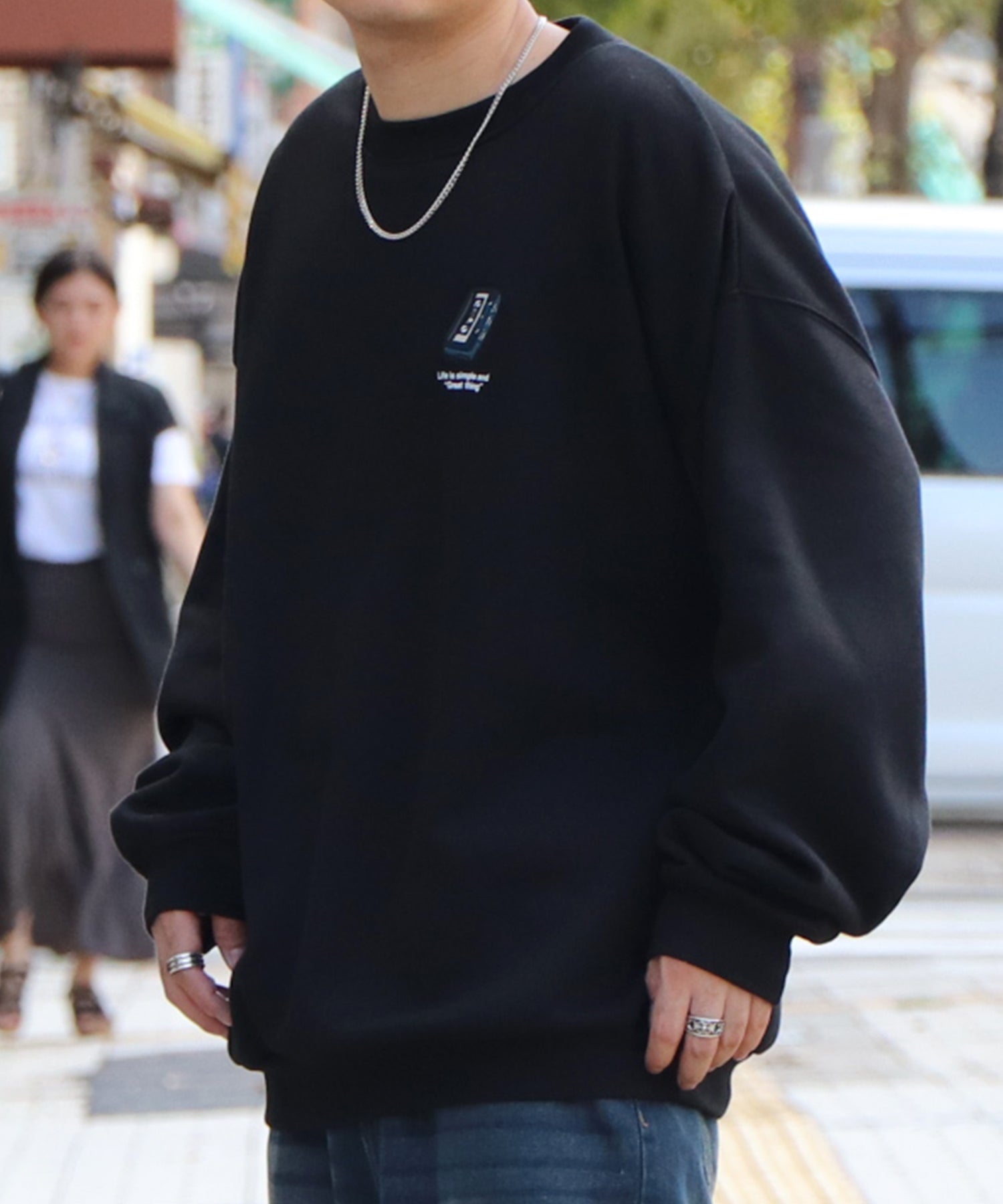 ヘッドホンガール イラストバックプリント / ワンポイント刺繍 ビッグシルエット プルオーバースウェット