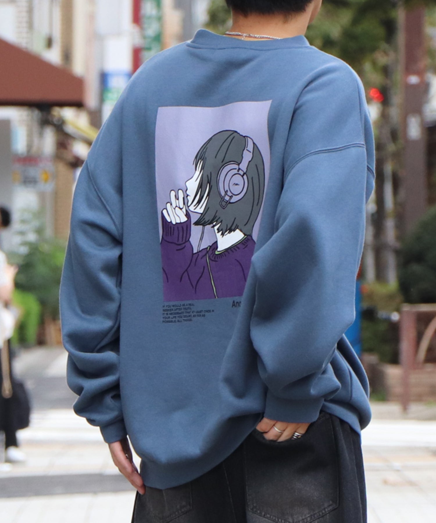 ヘッドホンガール イラストバックプリント / ワンポイント刺繍 ビッグシルエット プルオーバースウェット